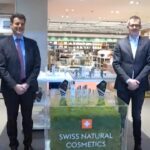 The swiss cosmetics start-up that naturally protects the skin from the blue light of our smartphone is coming to Italy