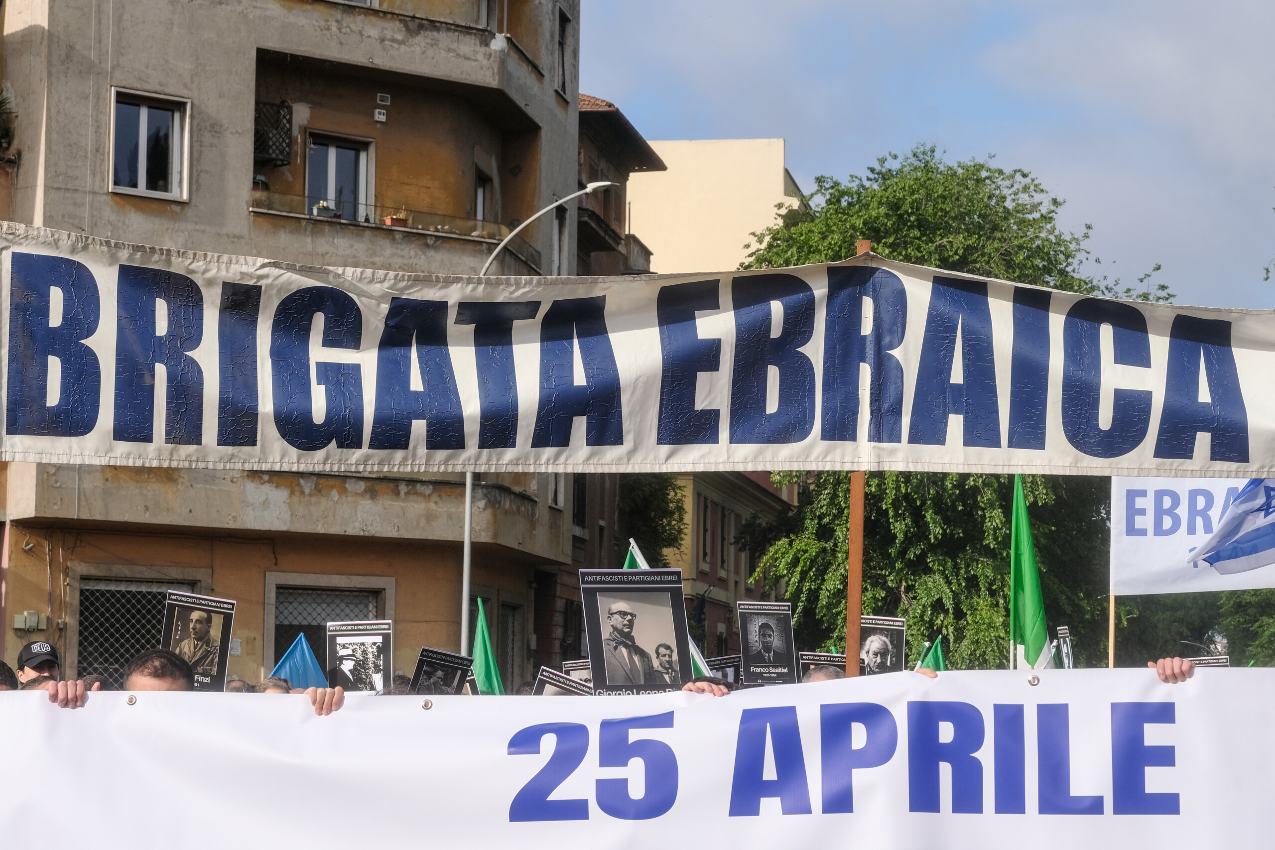 25 April, Jewish Brigade disbanded before arrival at the cathedral 25 April, Jewish Brigade disbanded before arrival at the cathedral