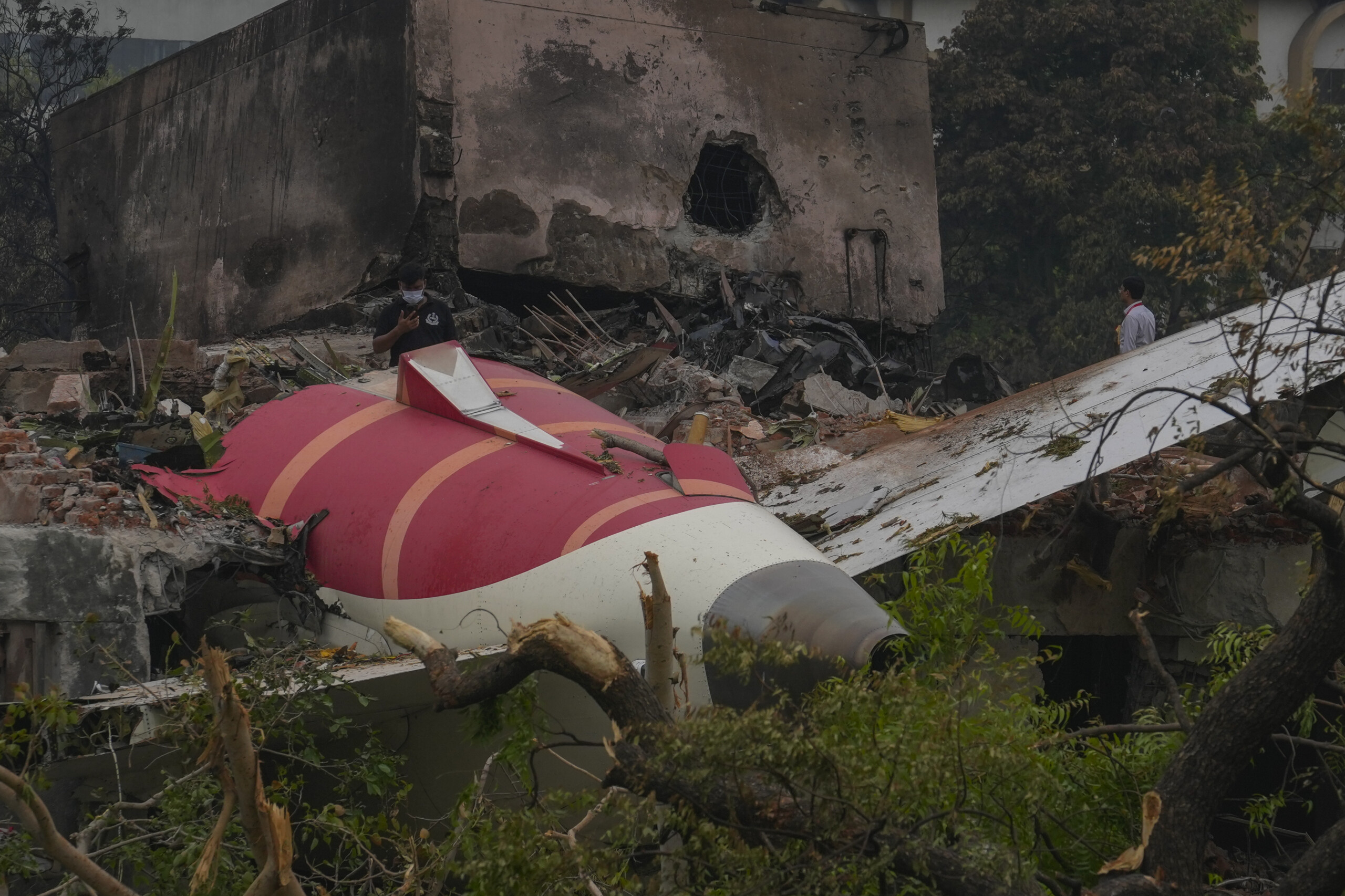 Air India, WSJ: ‘Pilot turned off fuel switches on crashed plane’