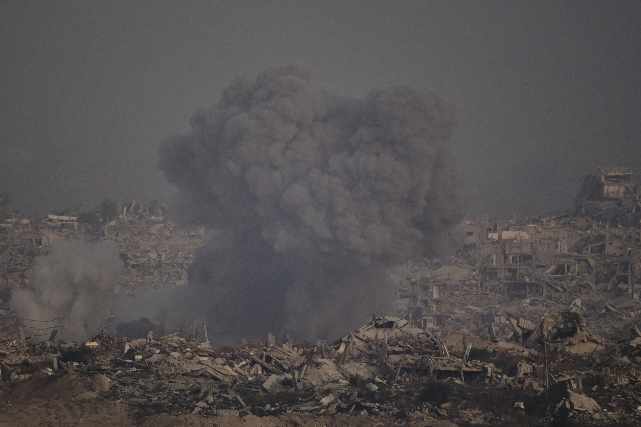 Air raids and gunfire, at least 42 people killed in Gaza in 24 hours