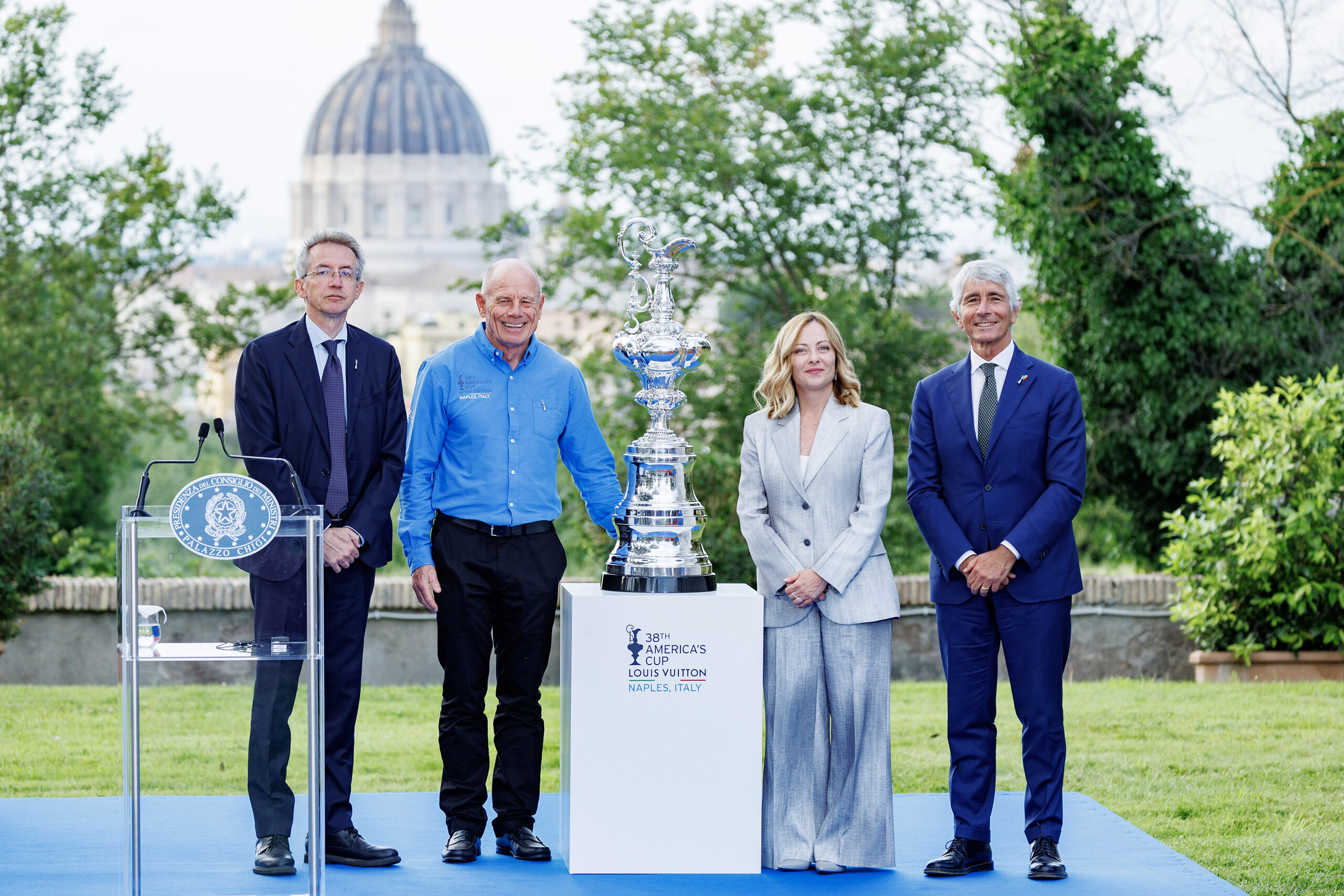 America's Cup: trophy in Naples for presentation of 37th edition America's Cup: trophy in Naples for presentation of 37th edition