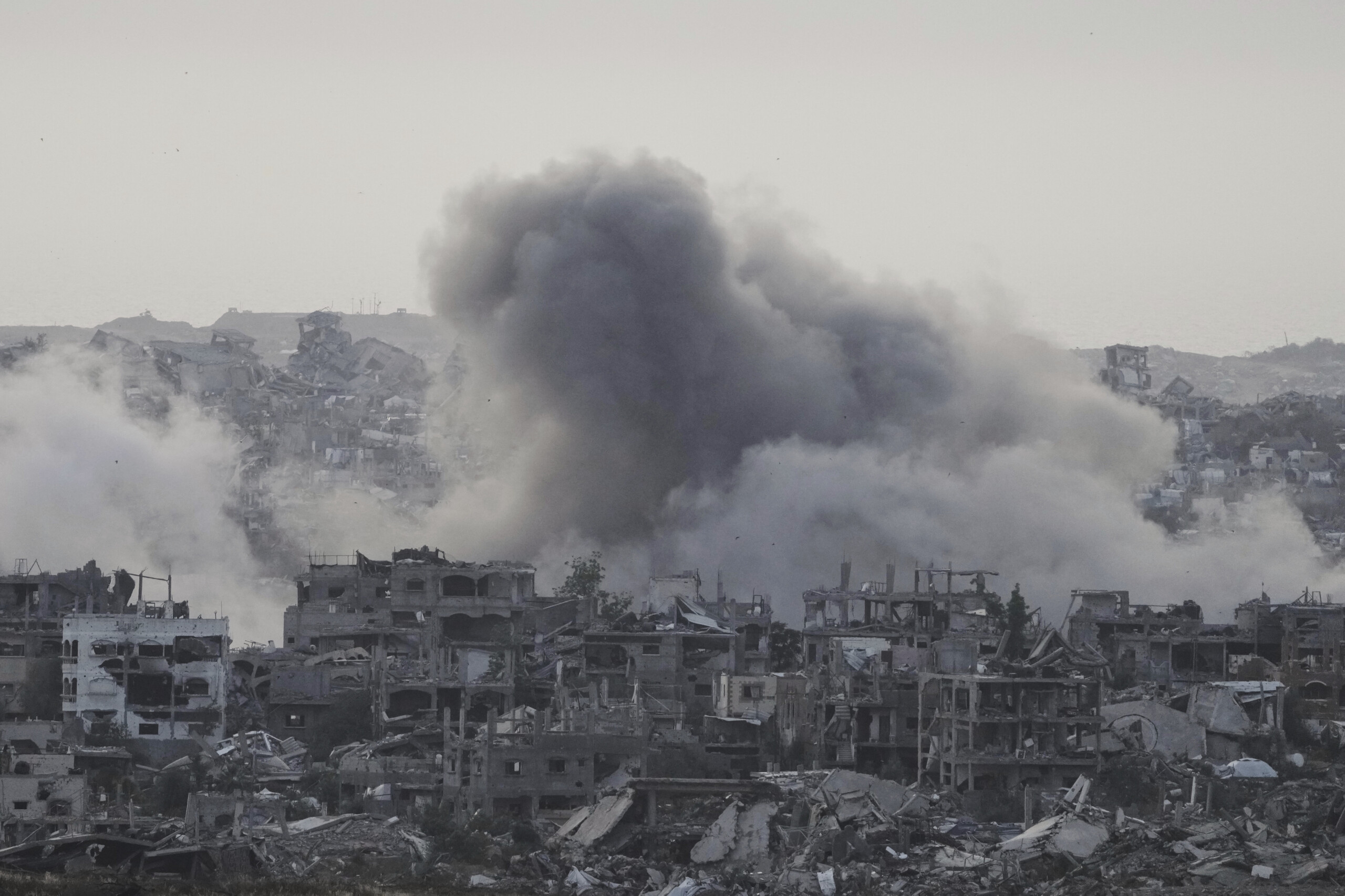 At least 60 dead in Israeli attacks overnight in Gaza