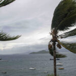 Australia, cyclone approaching: schools closed and transport halted