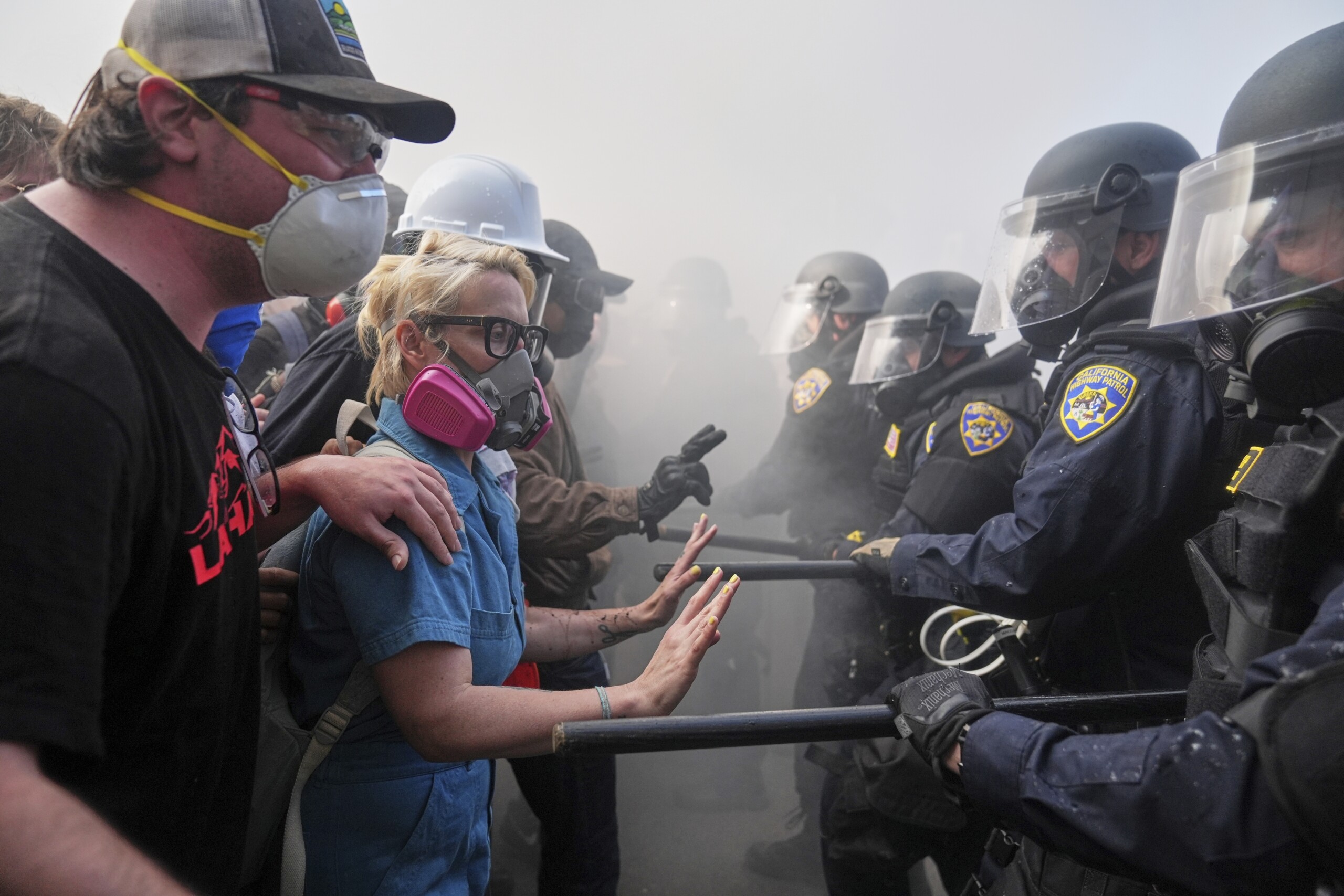 Australian reporter hit by rubber bullet on live TV in Los Angeles Australian reporter hit by rubber bullet on live TV in Los Angeles