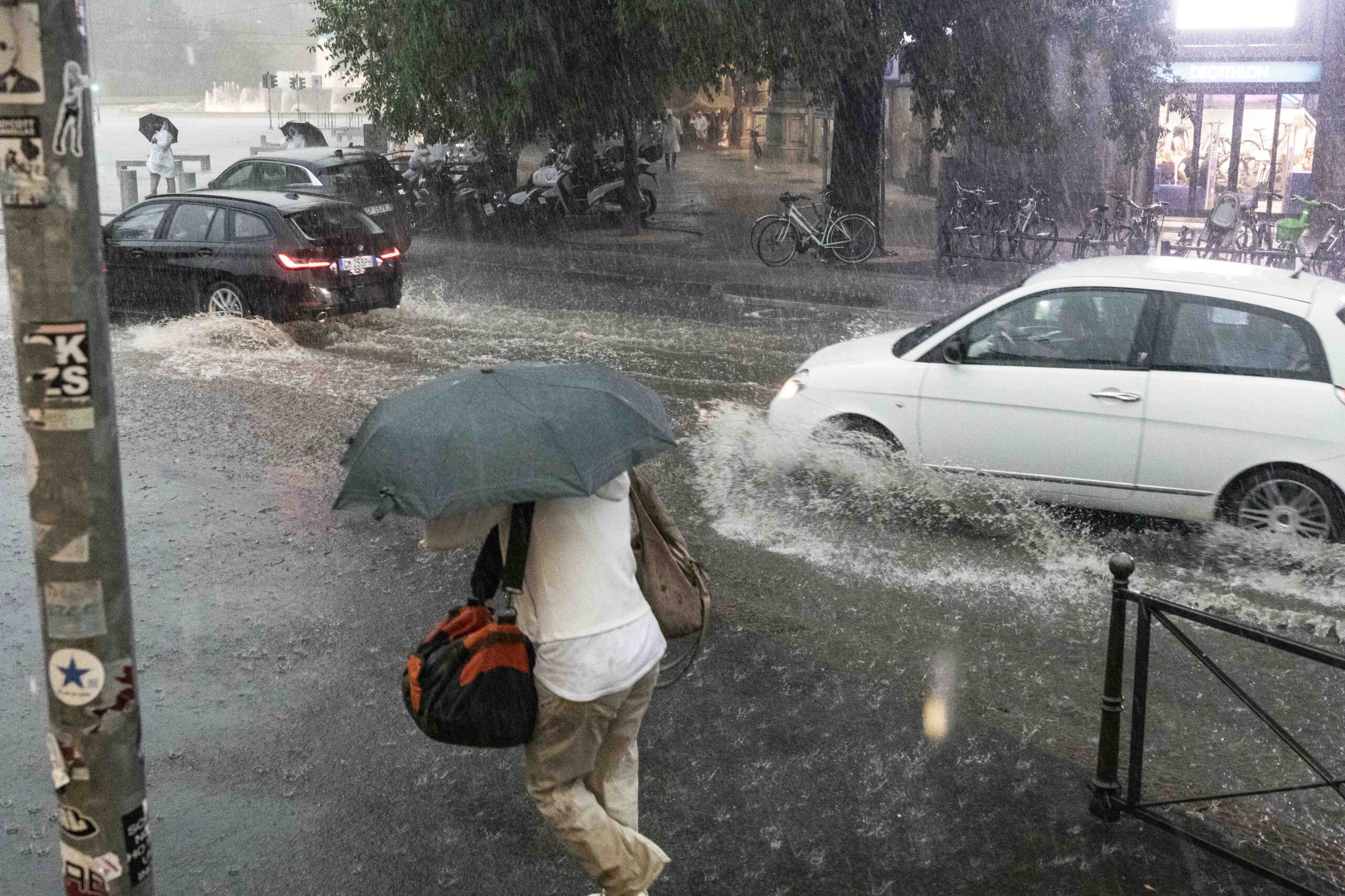Bad weather: 40,000 lightning strikes, gusts of wind reaching 90 km/h and over 150 mm of rain in Lombardy