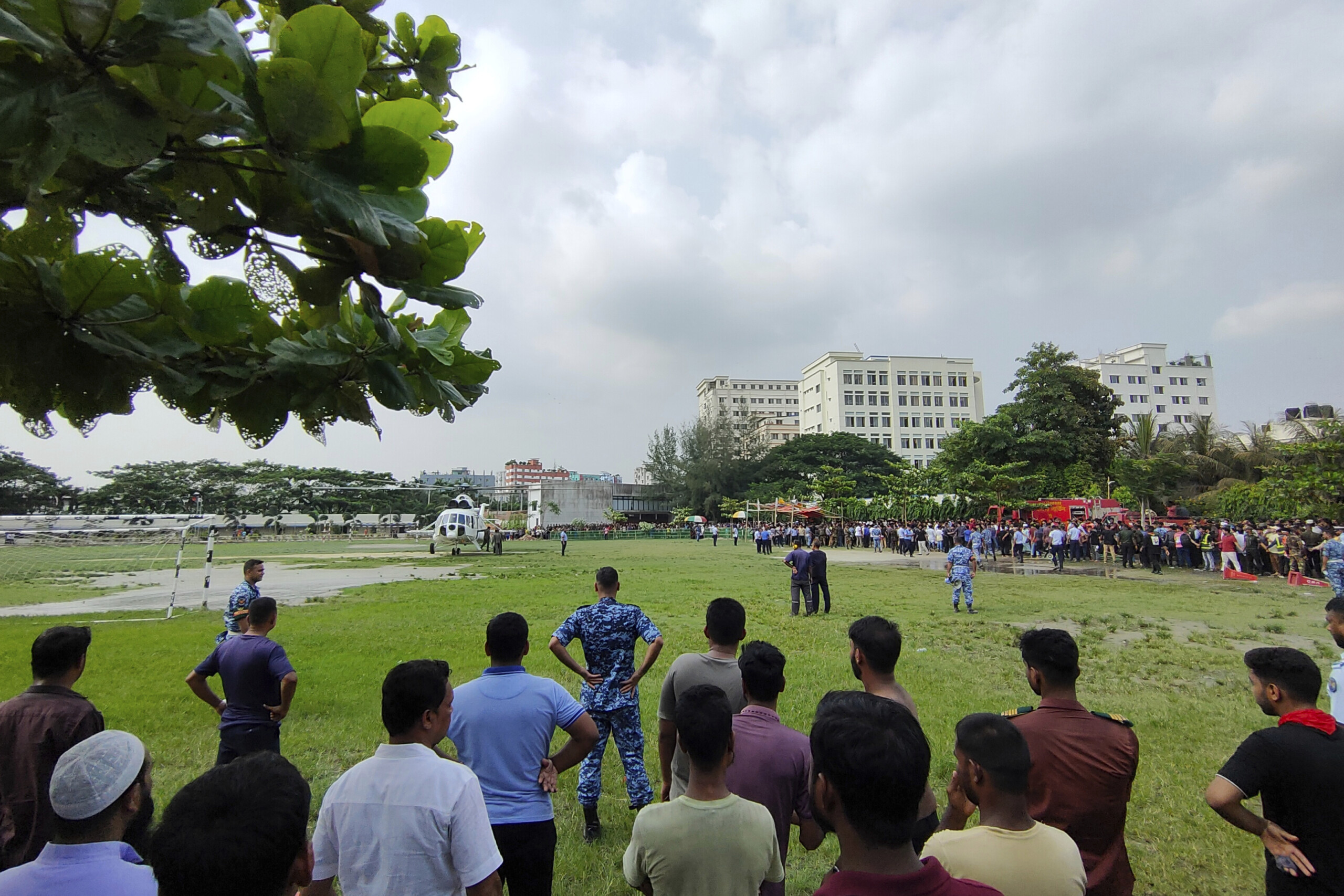 Bangladesh, military jet crashes into school: death toll rises to 16