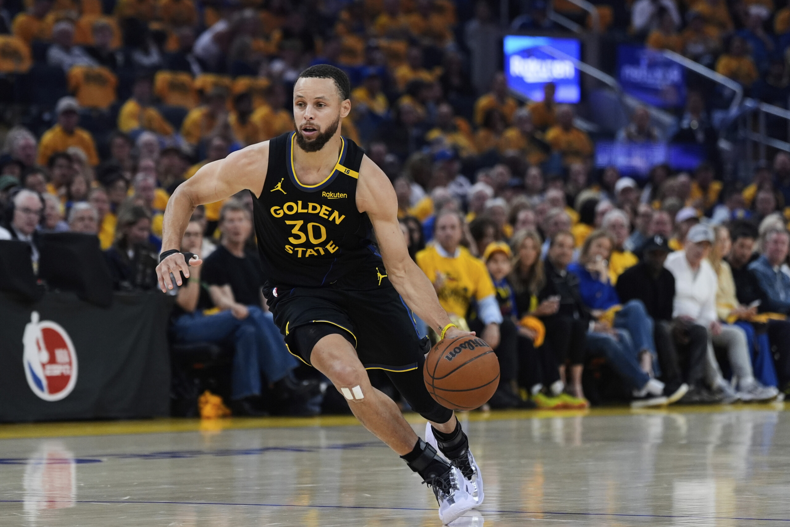 Basketball, NBA Playoffs: Golden State defeats Houston in Game 7. Indiana surprises Cleveland