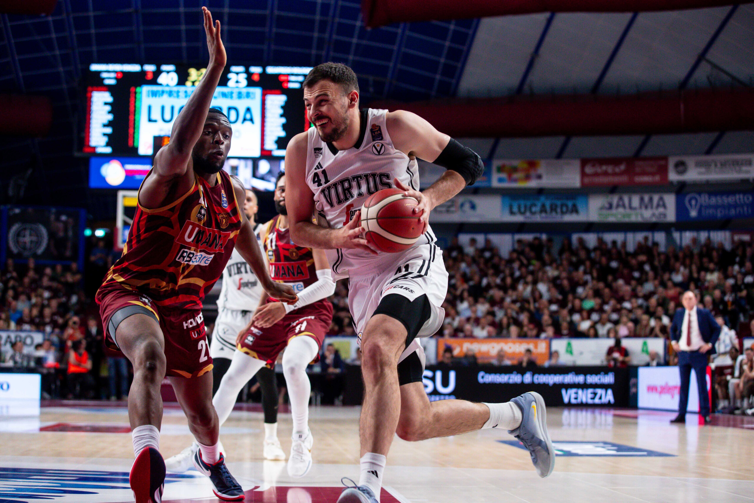 Basketball playoffs, Venice beats Virtus Bologna and ties the series 2-2 Basketball playoffs, Venice beats Virtus Bologna and ties the series 2-2