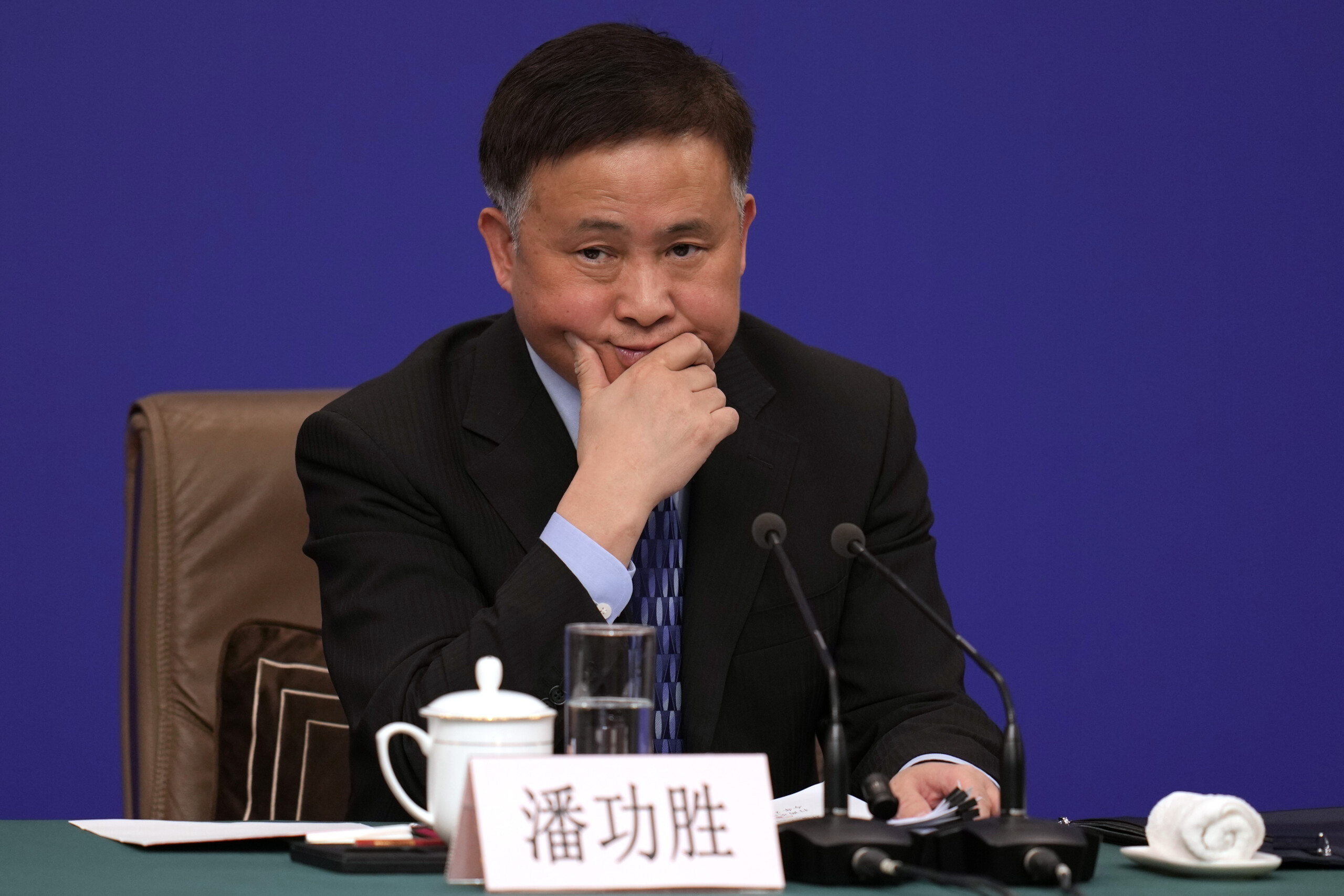 Beijing cuts interest rates and bank reserve requirements Beijing cuts interest rates and bank reserve requirements