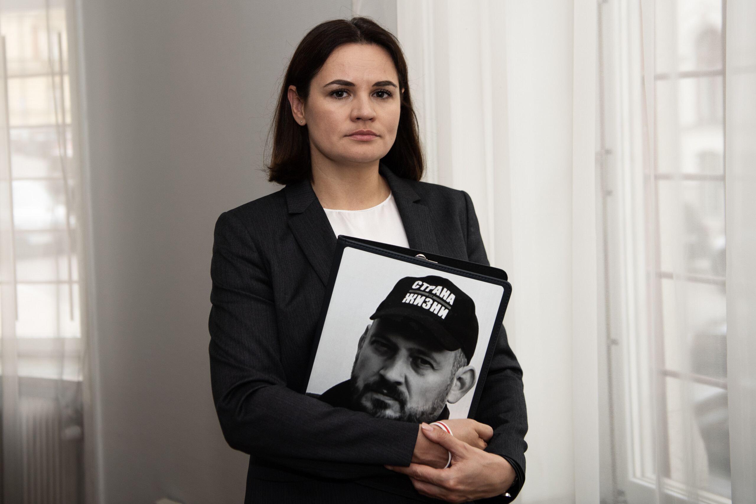 Belarus: opposition leader Sergei Tikhanovsky released from prison