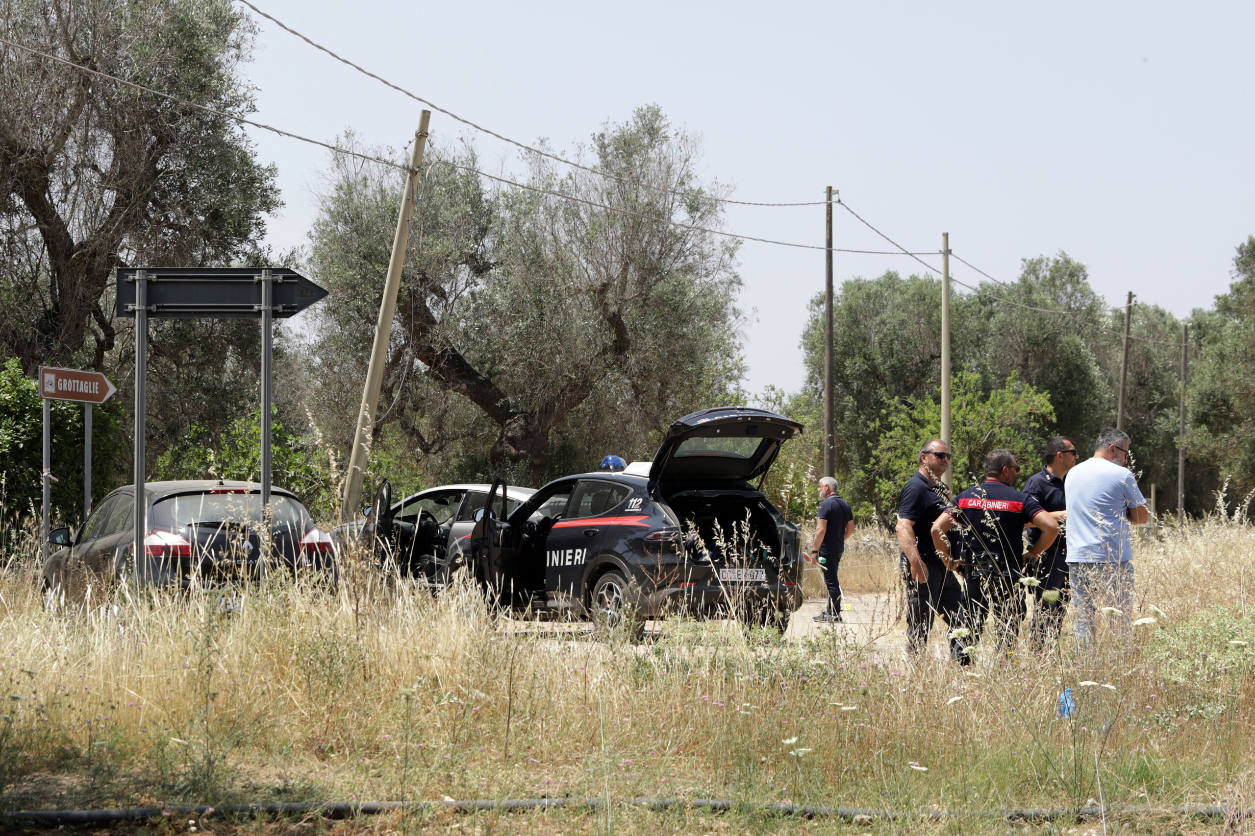 Brindisi: funeral of slain police officer, coffin greeted by long applause