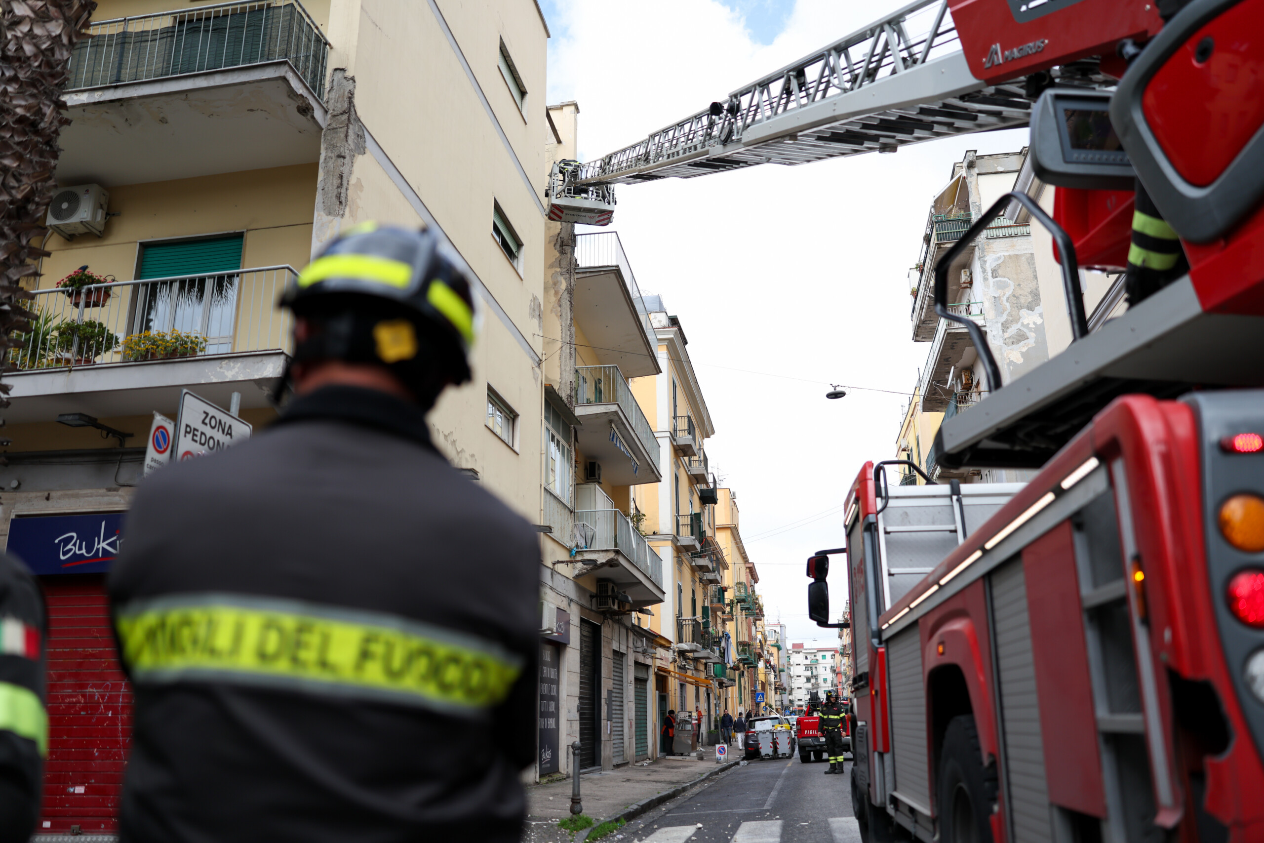 Campi Flegrei: a Bagnoli evacuate 67 famiglie per precauzione