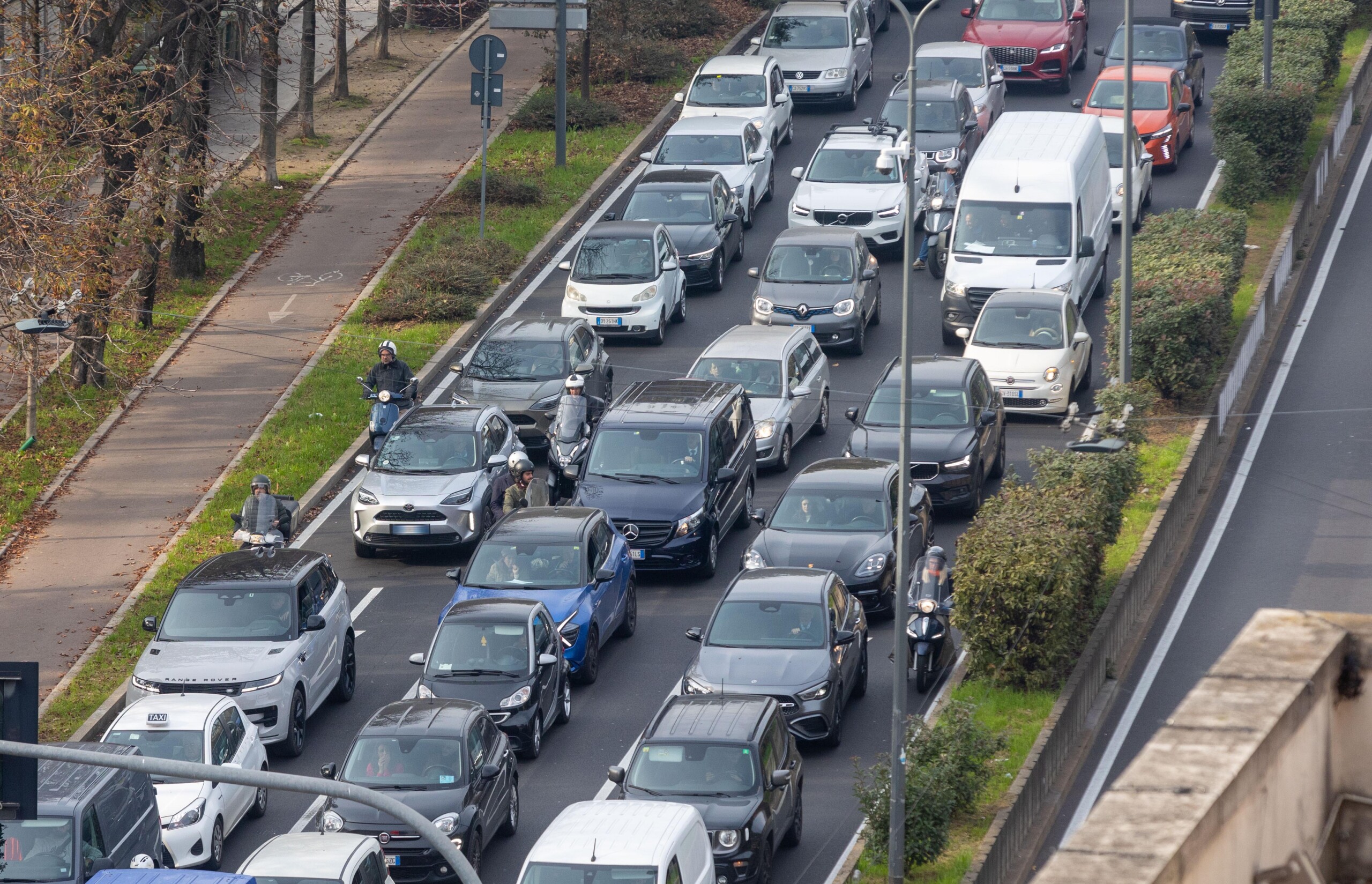 Cars: Mit, 132,191 registrations in June (-17.44%)