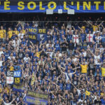 Champions League, show in the stands, PSG fans chant “together we are invincible”