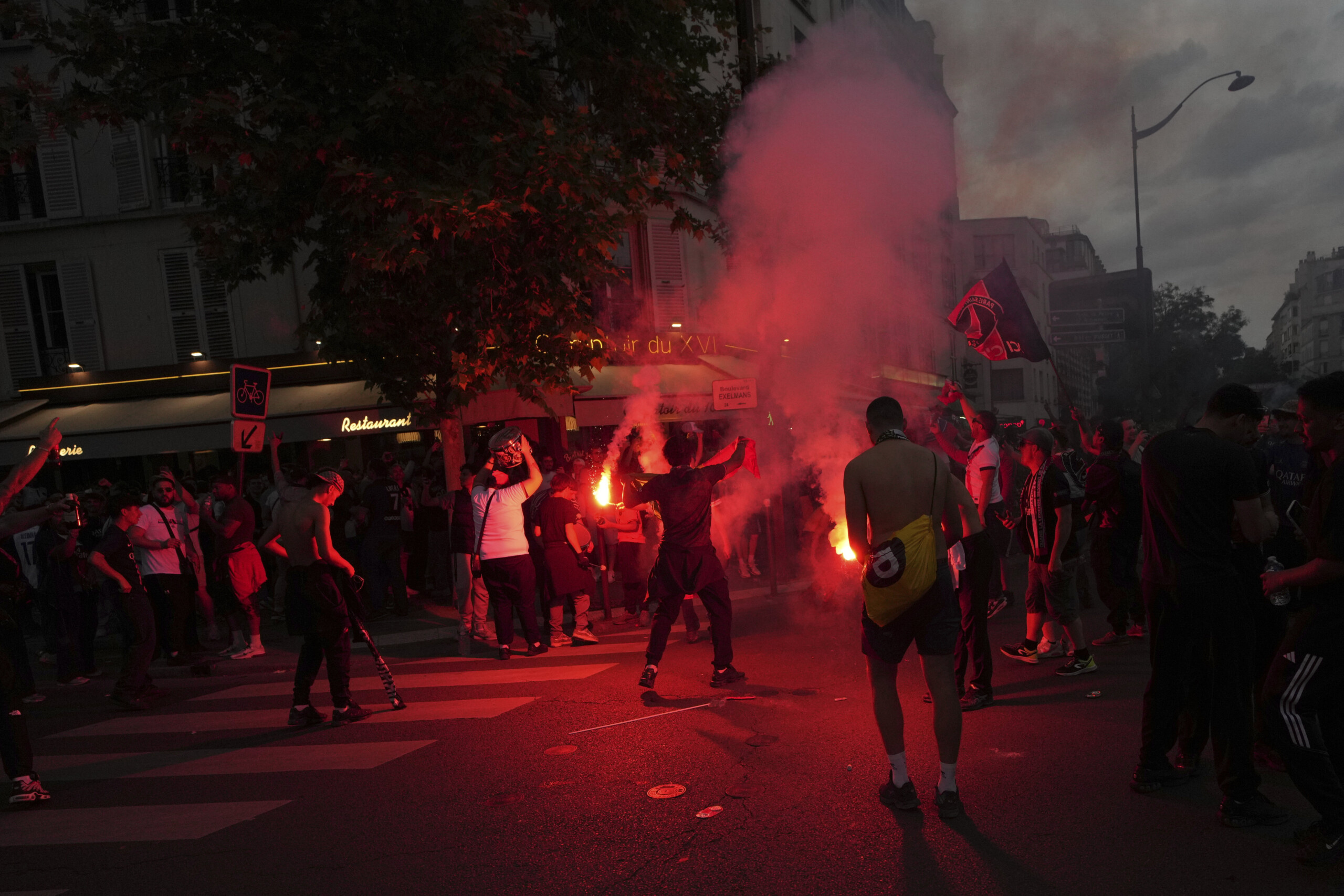Champions League: two dead in France during celebrations for PSG victory Champions League: two dead in France during celebrations for PSG victory
