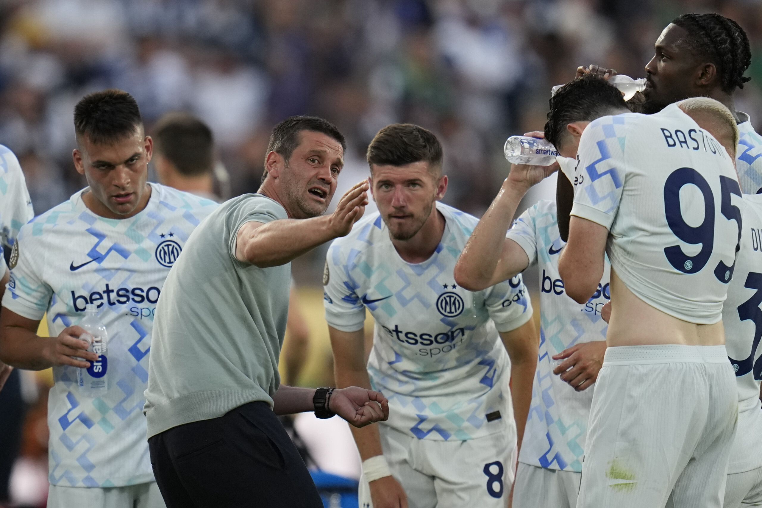 Chivu: ‘We've been battling for nine months, it will be tough against Urawa’ Chivu: ‘We've been battling for nine months, it will be tough against Urawa’
