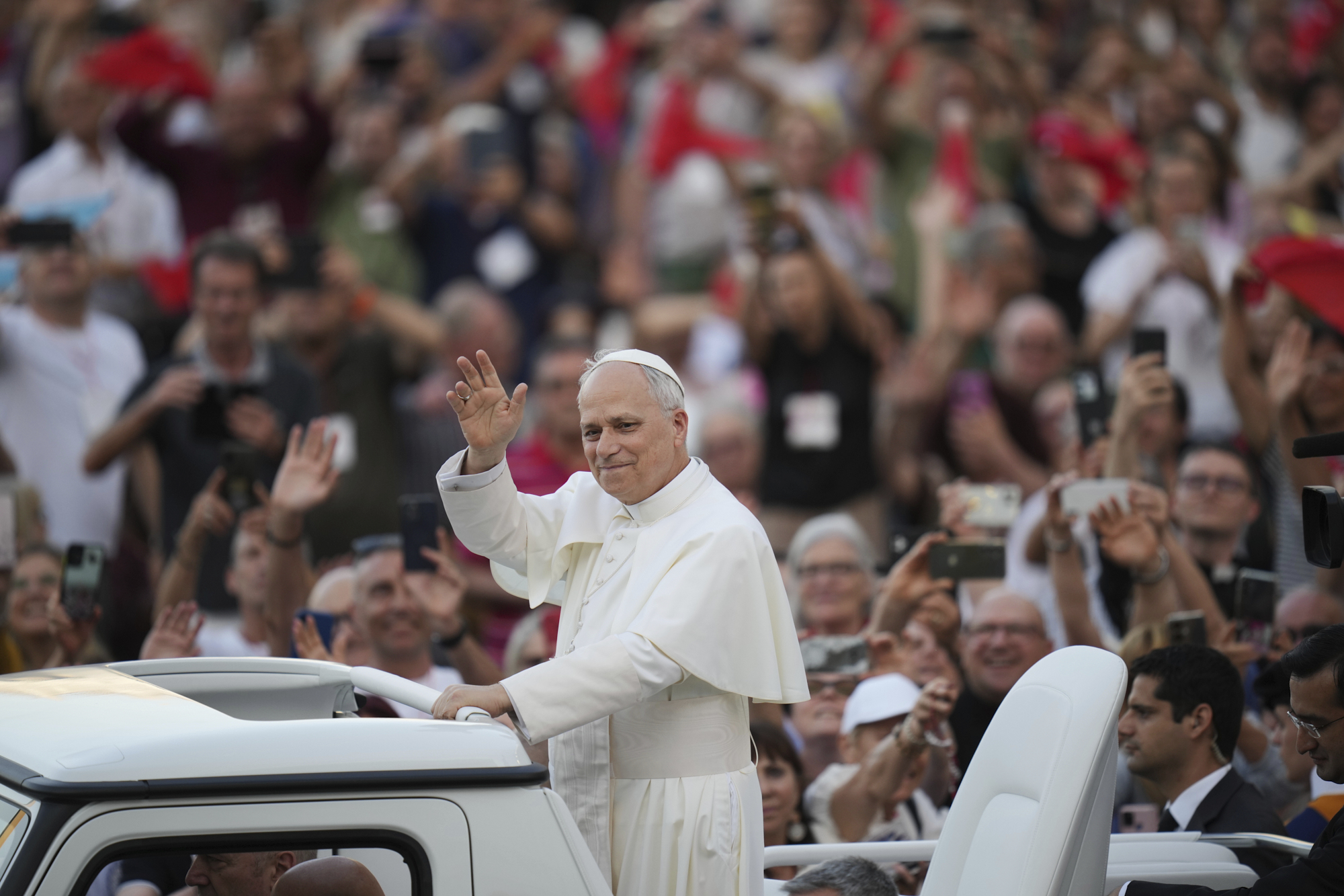 Church: Pope Leo XIV in St. Peter's Square for Pentecost Mass