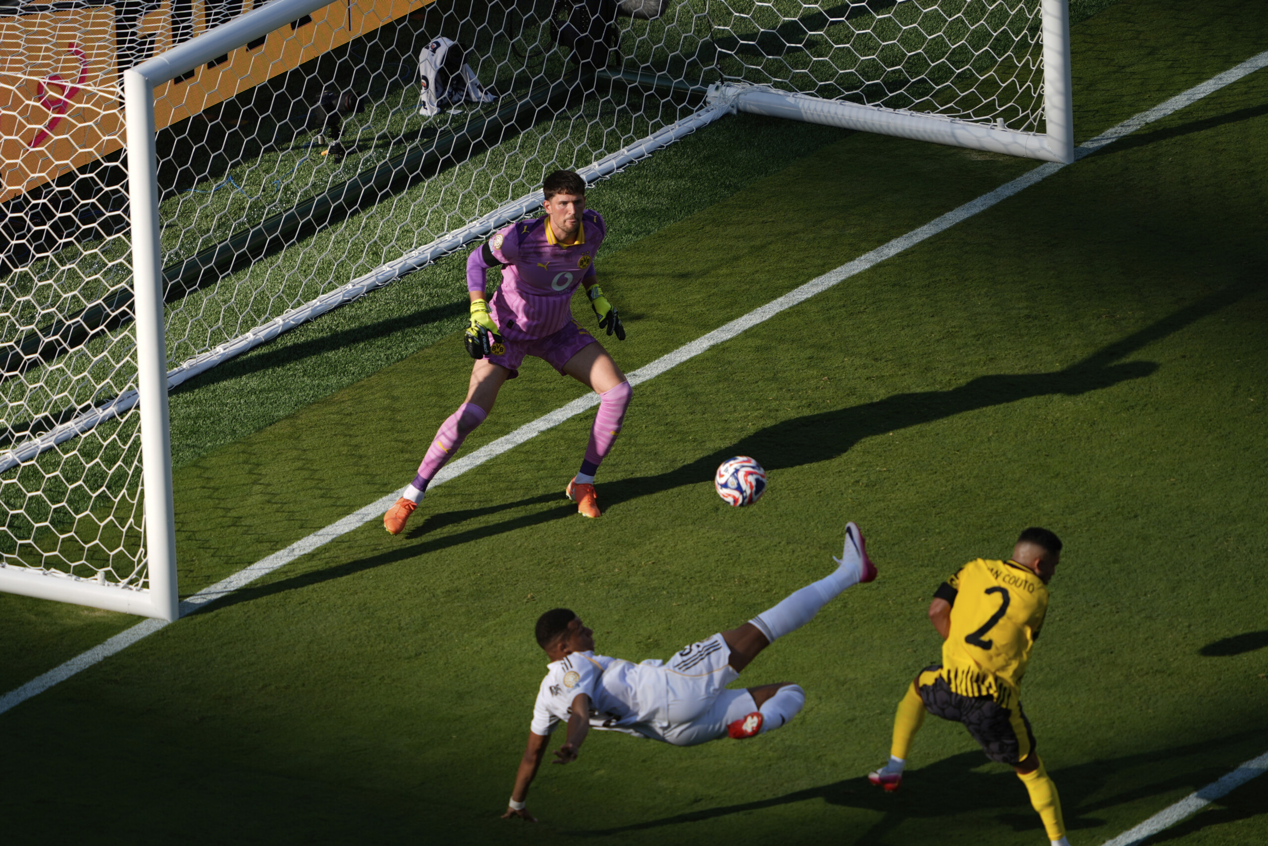 Club World Cup: Real Madrid wins 3-2 against Borussia and advances to the semi-finals