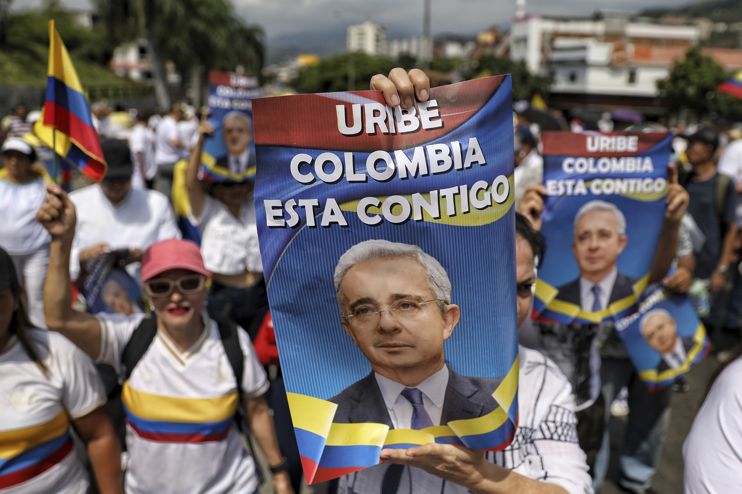 Colombia, presidential candidate Uribe killed in assassination