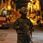Colombia: shots fired at presidential candidate Uribe, fighting for his life