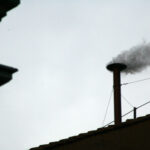 Conclave: chimney is being mounted on Sistine Chapel for the smoke to come out