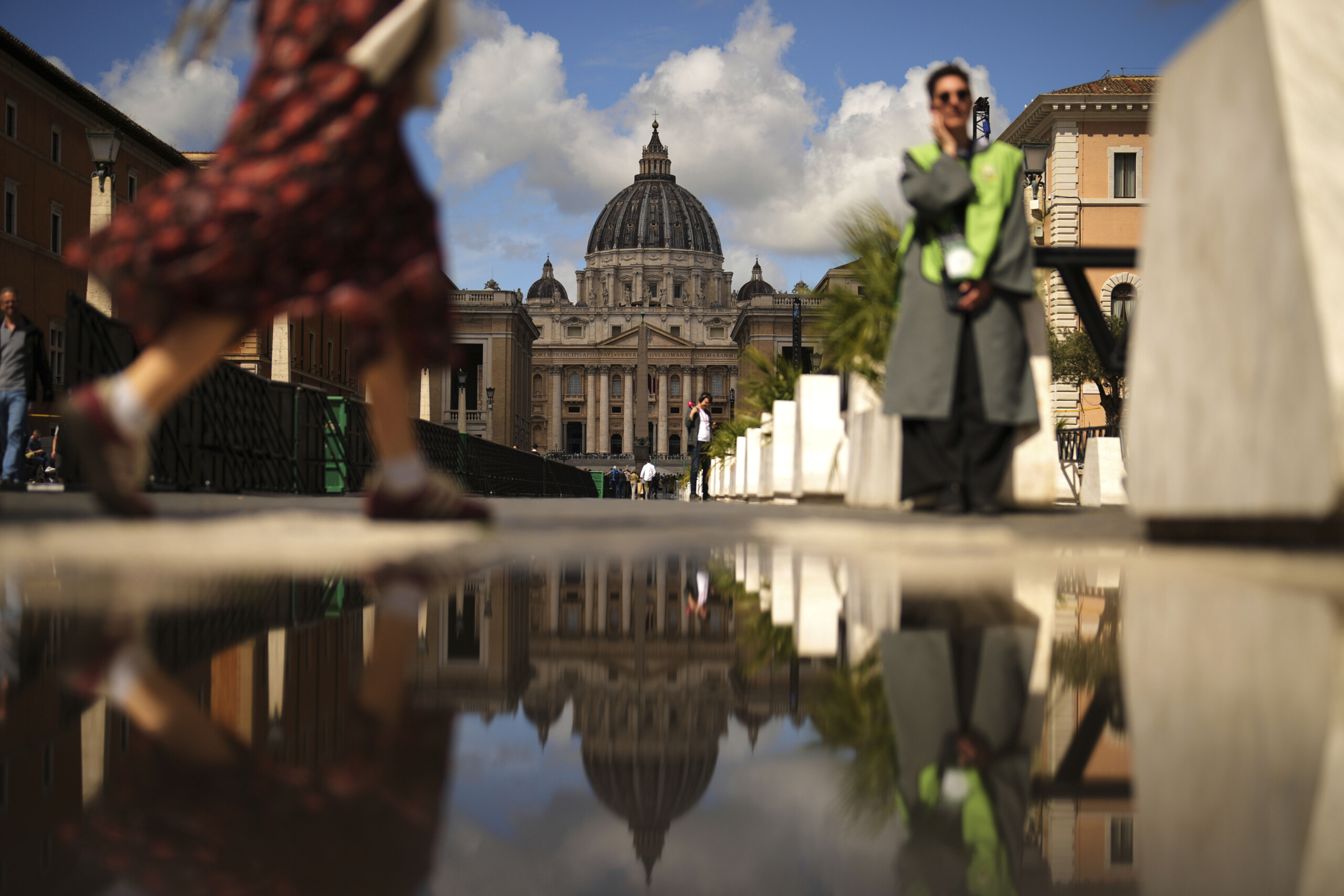Conclave: Mass Pro Eligendo Pontifice Begins