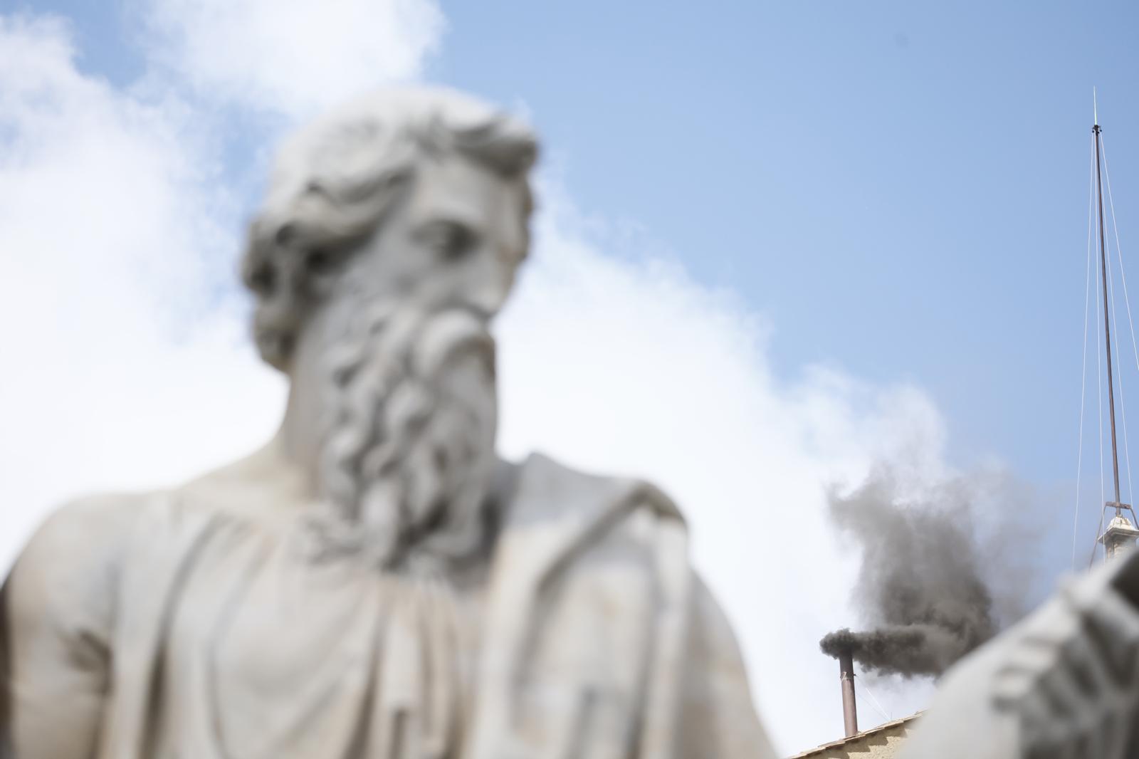 Conclave: second smoke is black