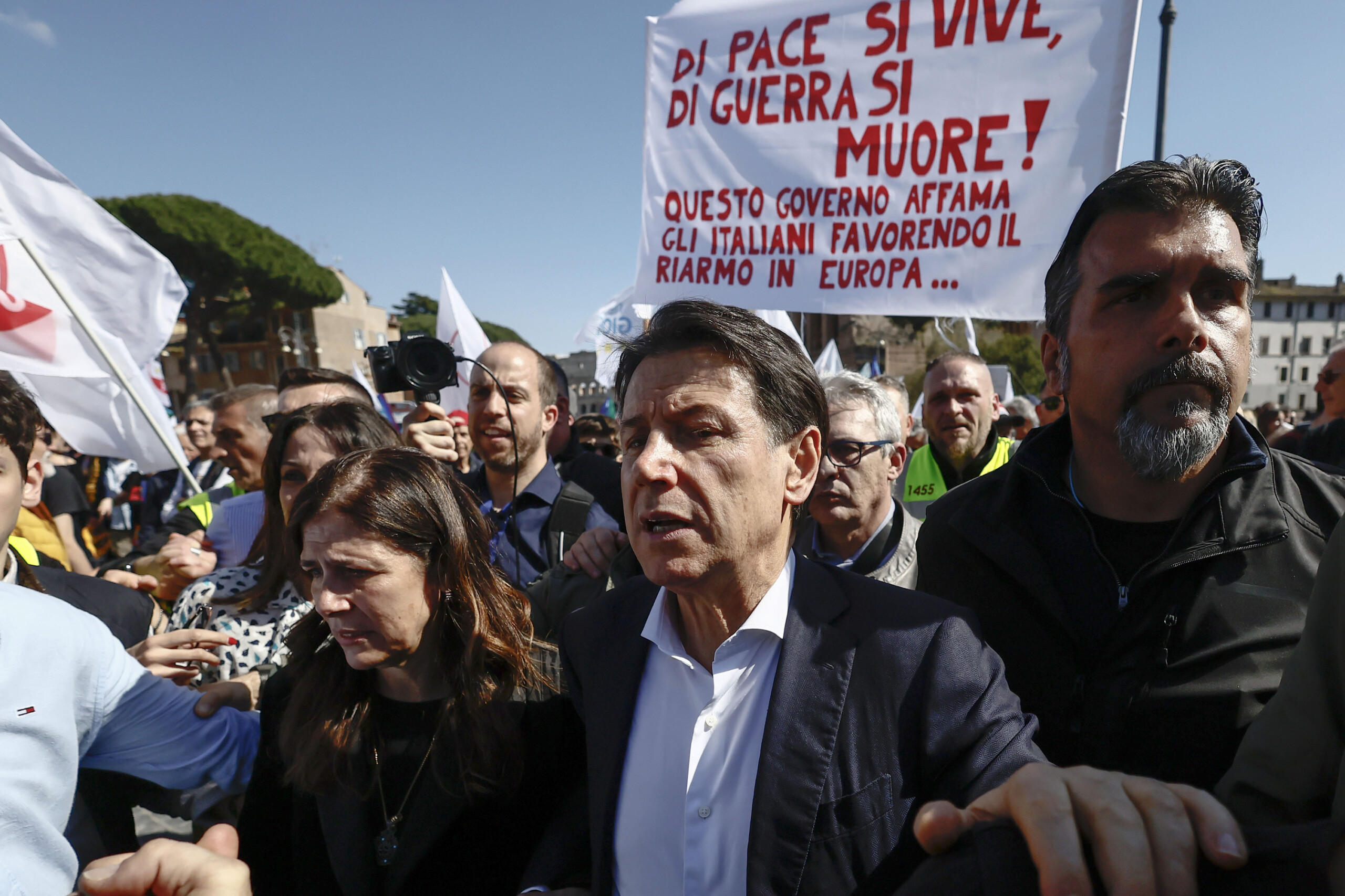 Conte: ‘We are a hundred thousand against crazy rearmament plan’ Conte: ‘We are a hundred thousand against crazy rearmament plan’