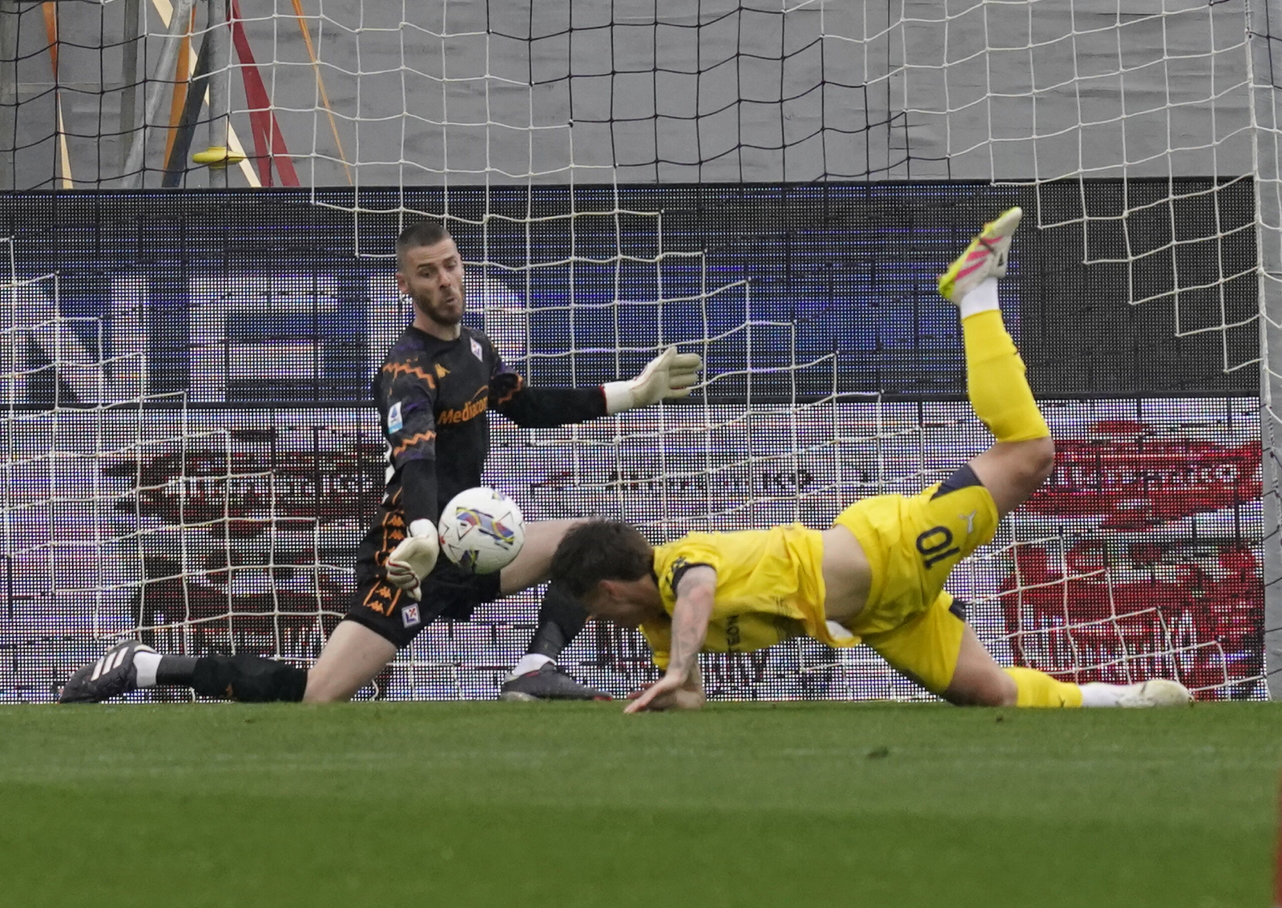 De Gea renews with Fiorentina until 2028 De Gea renews with Fiorentina until 2028