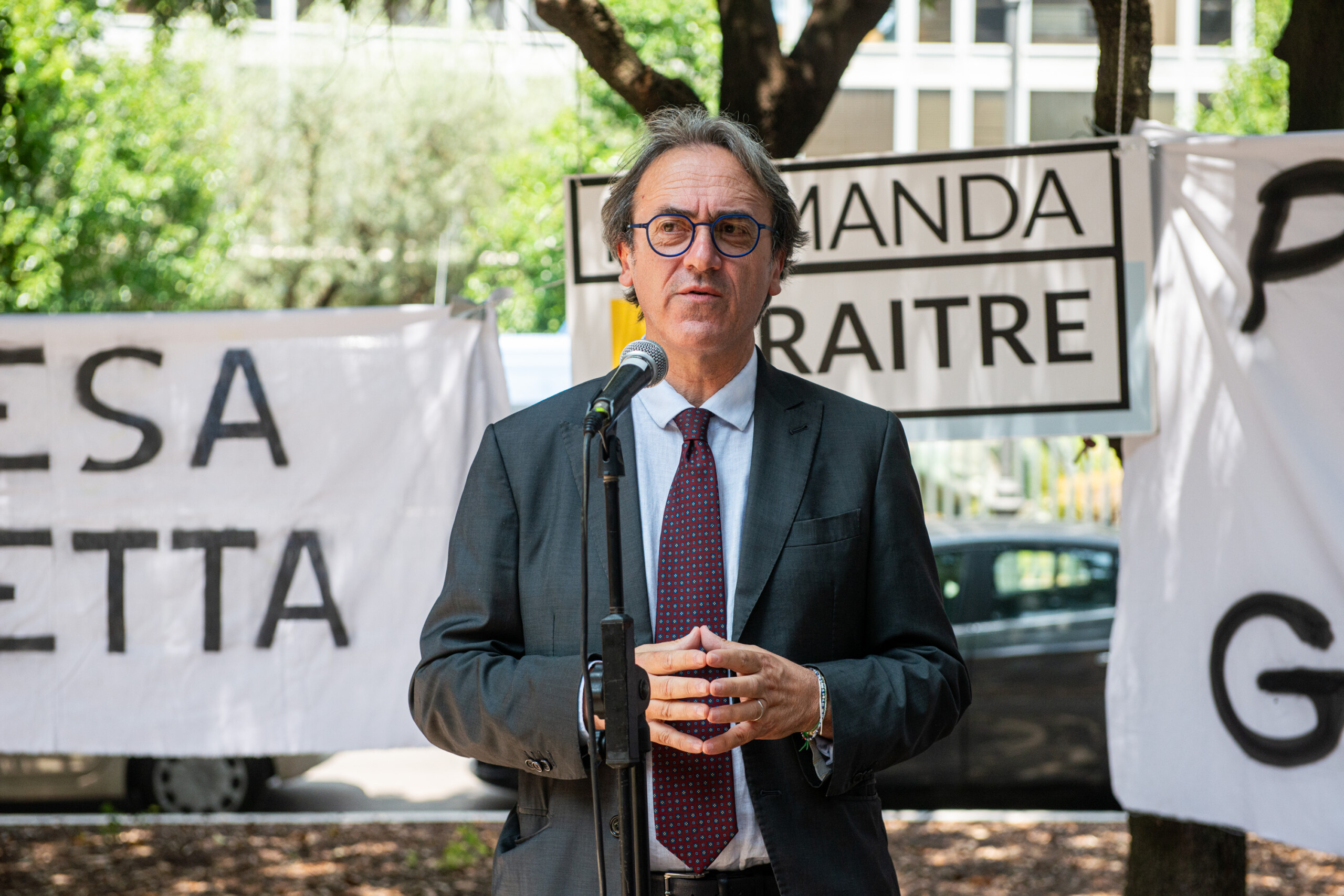 Defense, Bonelli: "Government wants to militarize the budget, immediate vote in Parliament"