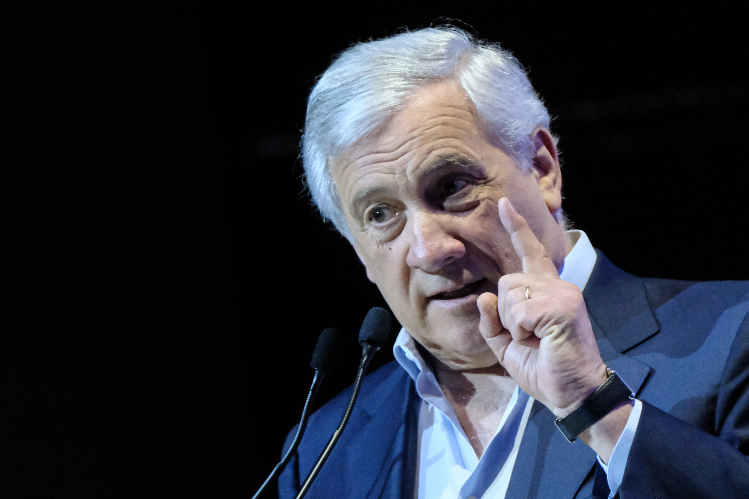 Duties, Tajani: ‘Working with the USA with our backs straight’