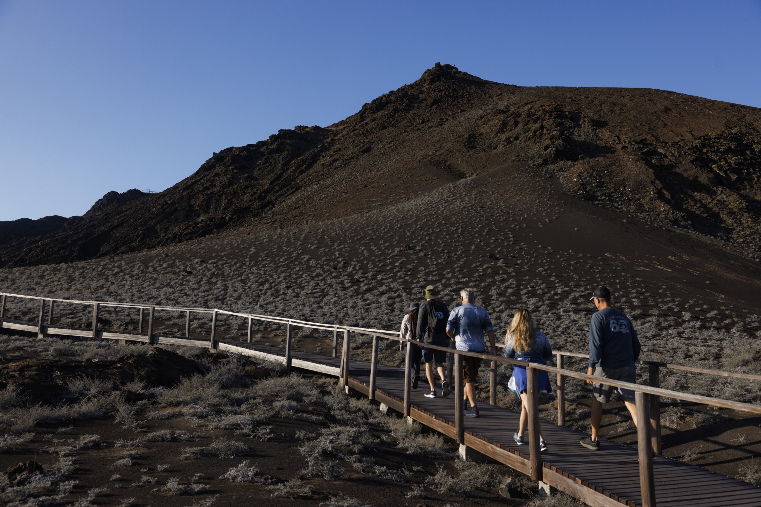 Earthquakes, Galápagos tourist sites temporarily closed due to tsunami alert