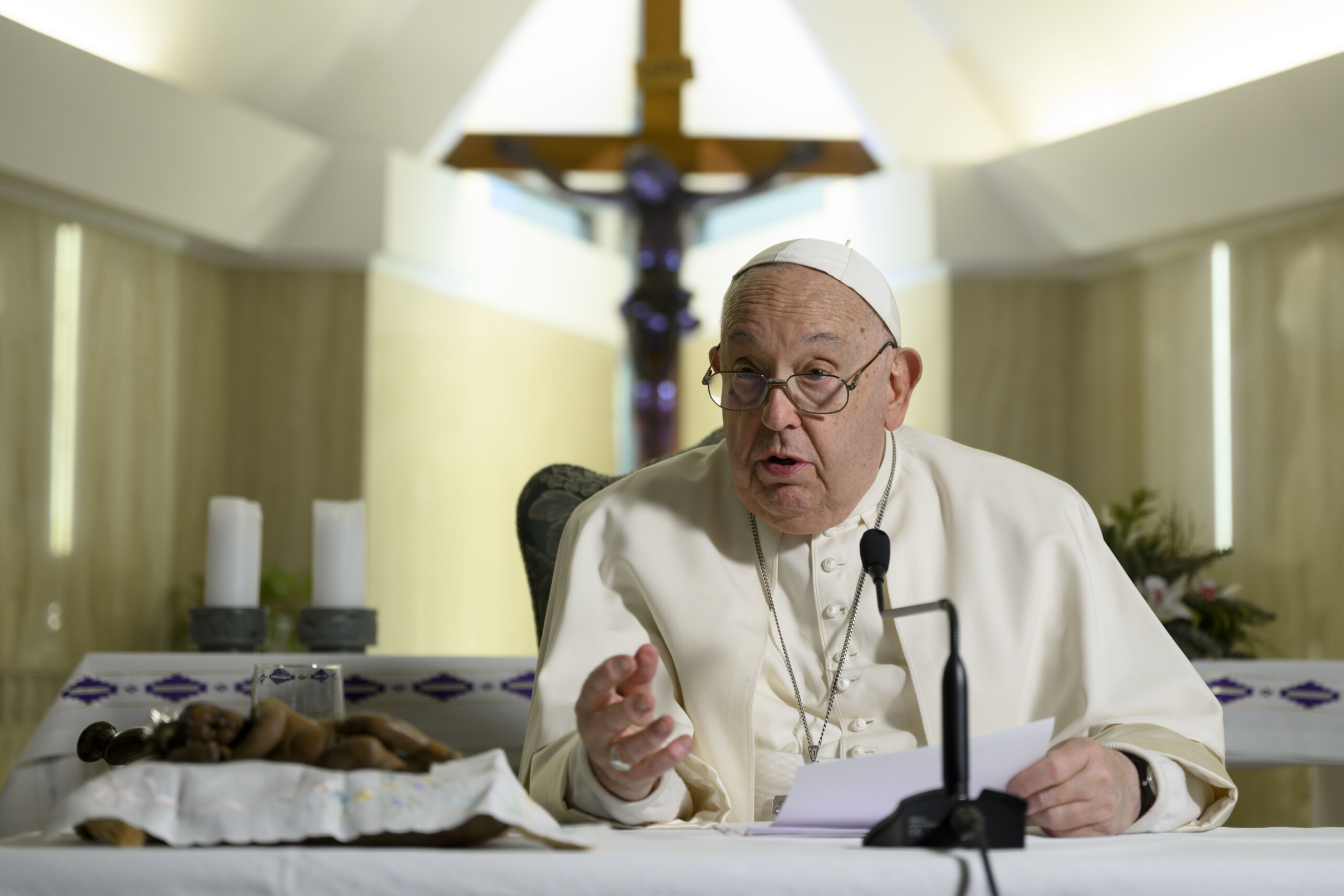 Easter, the Pope returns to Santa Marta: 15 minutes in St. Peter’s Square