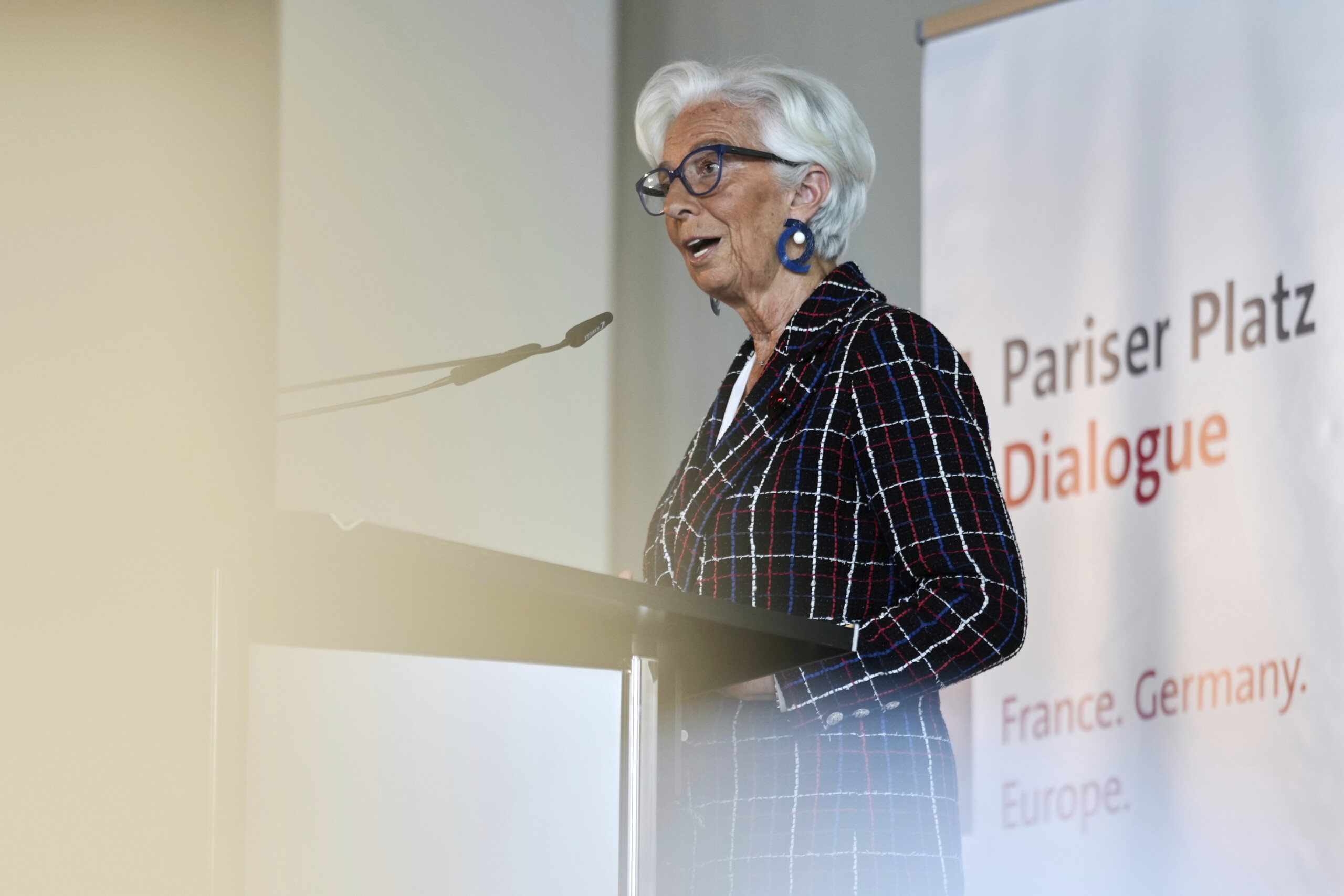 ECB denies rumors of departure: "Lagarde determined to complete her mandate" ECB denies rumors of departure: "Lagarde determined to complete her mandate"