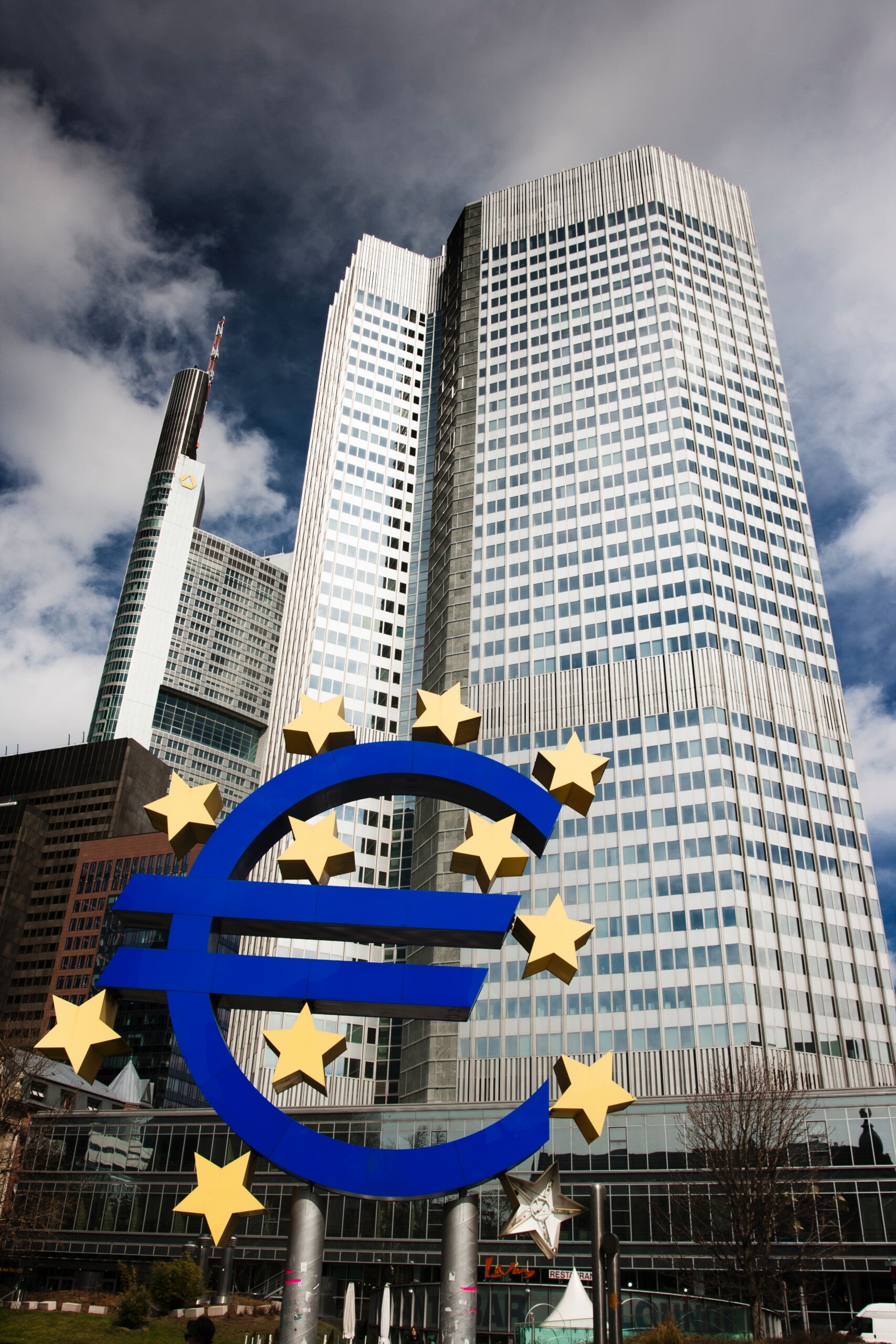 ECB: rate decisions will take into account risks and uncertainty