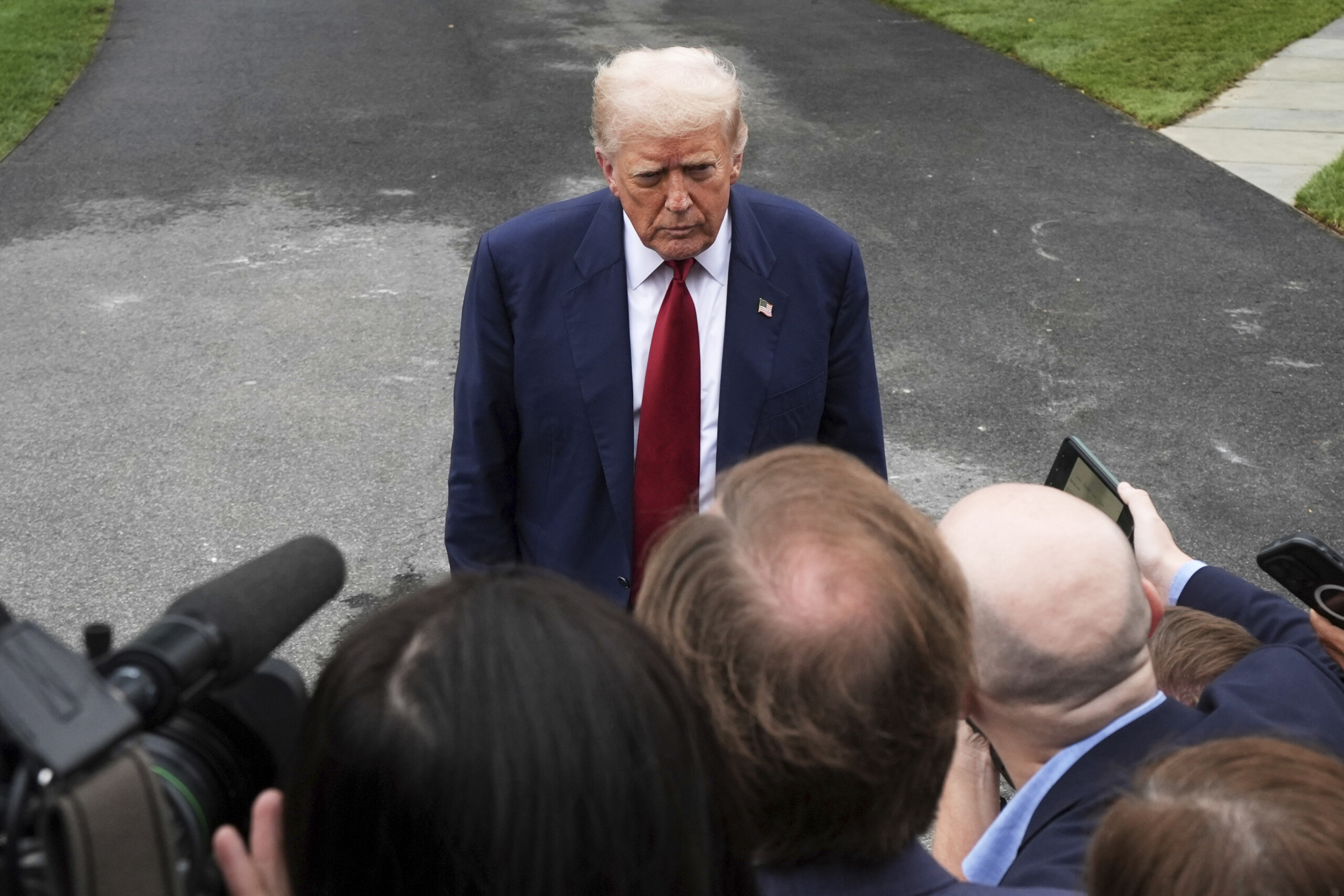 Epstein case, Trump: ‘No one asked me to pardon Maxwell’