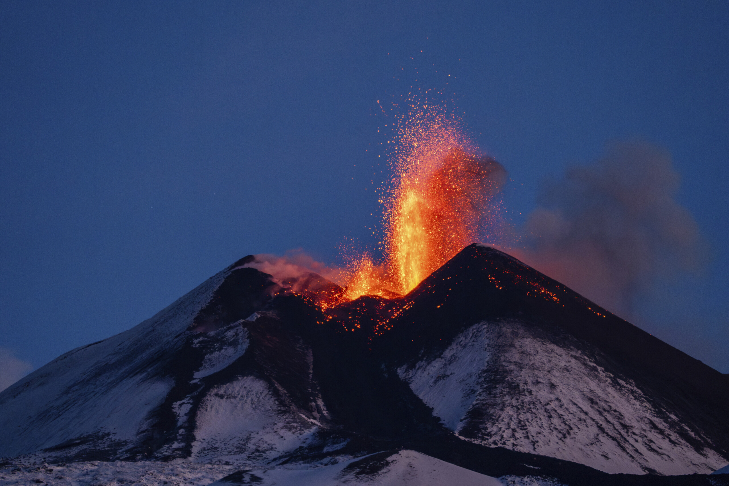 Etna, Collapse of Southeast Crater Flank: High Column of Smoke