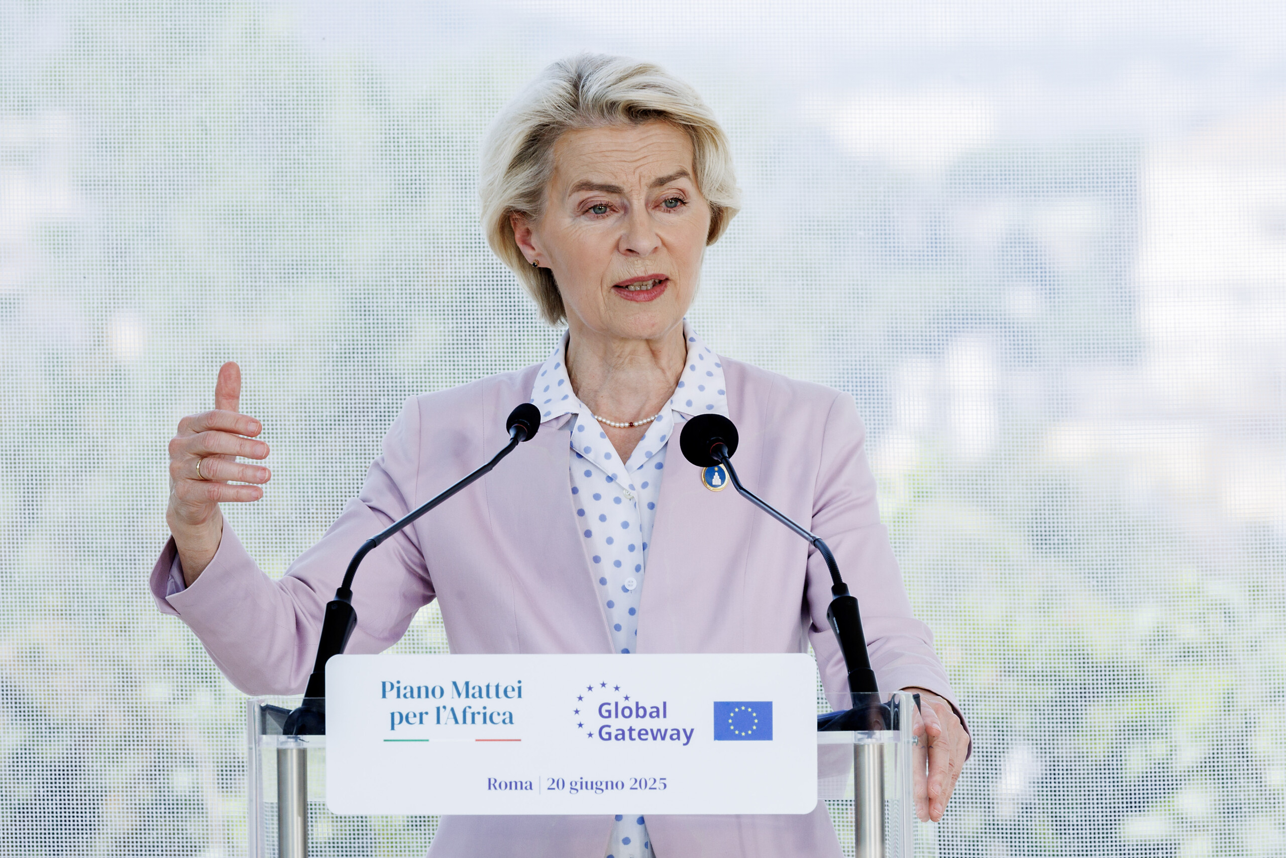 EU, Commission: "Russian operation behind motion of no confidence against von der Leyen"
