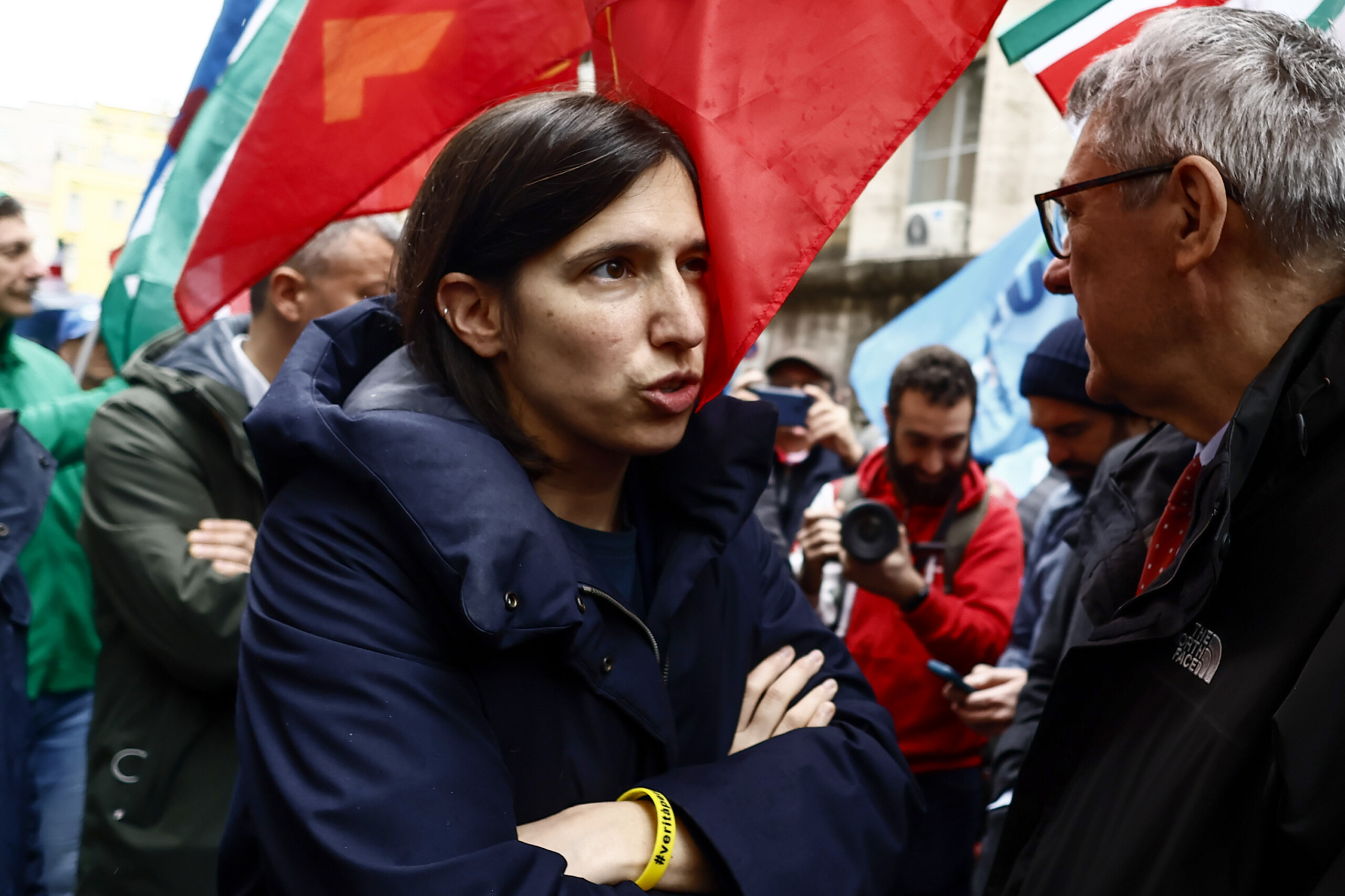 EU, Schlein: "Meloni lowers the Italian flag, defends Trump-Musk interests" EU, Schlein: "Meloni lowers the Italian flag, defends Trump-Musk interests"