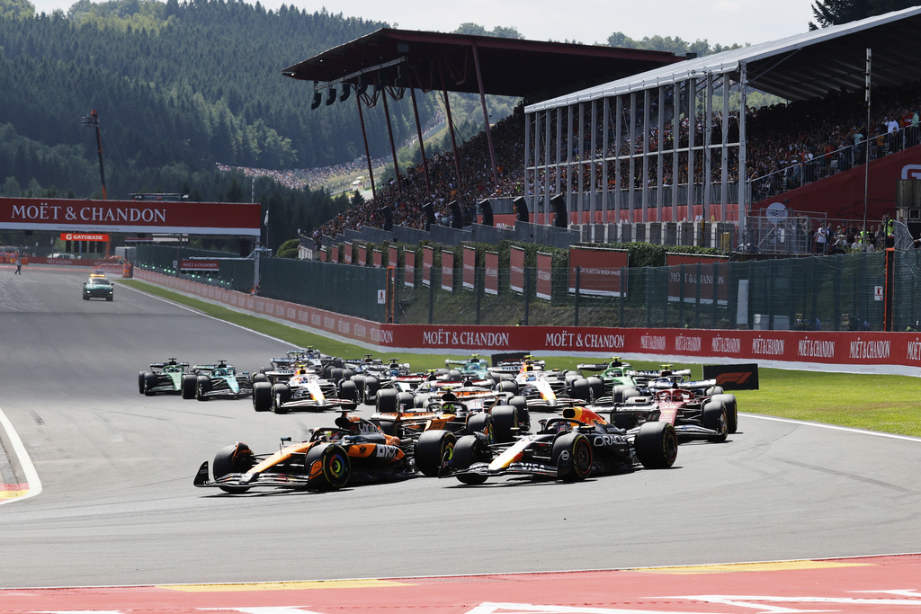 F1, Belgian Grand Prix: red flag for rain, start suspended