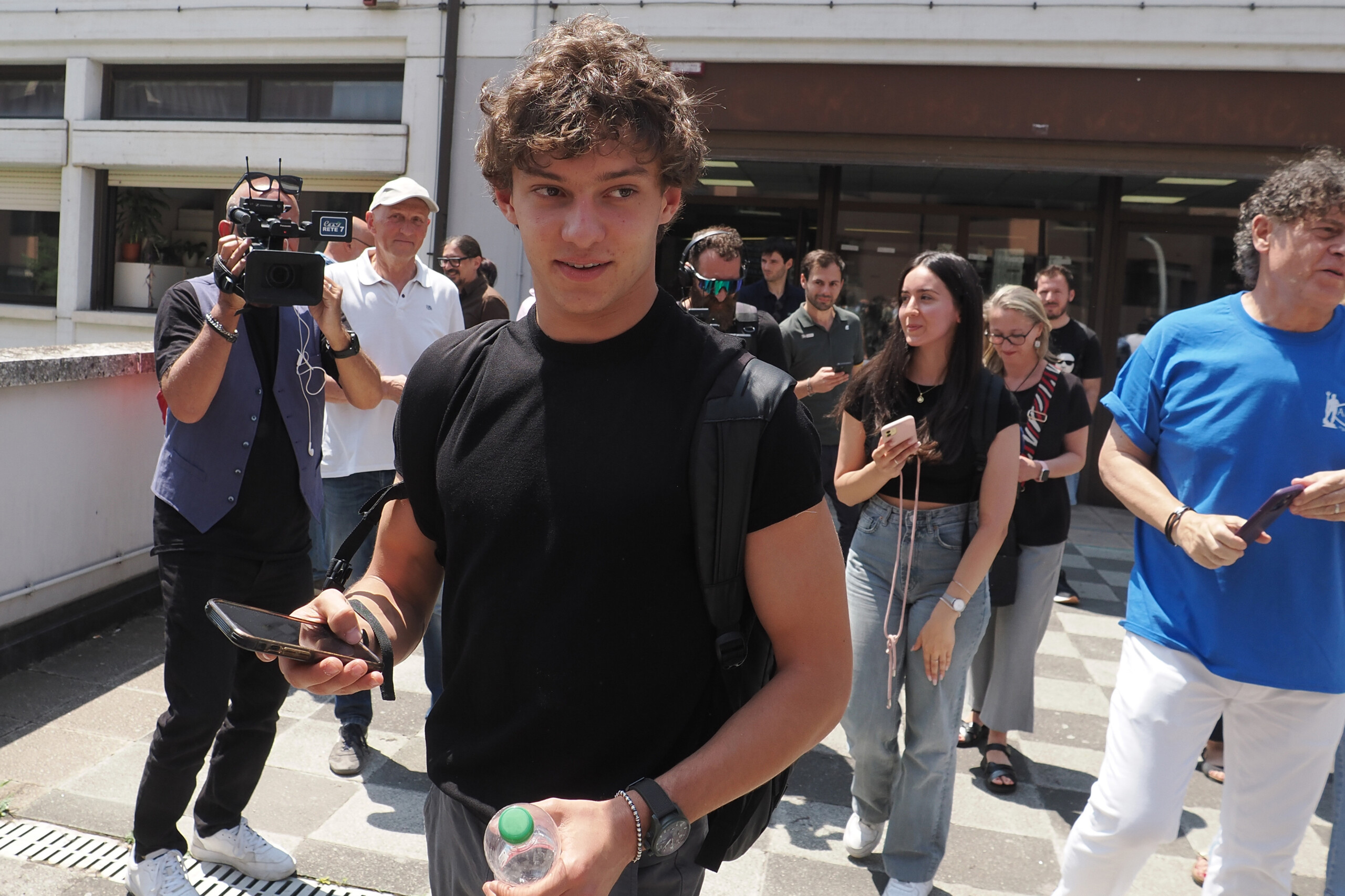 F1, Kimi Antonelli celebrates his high school graduation on social media: ‘Passed!’ F1, Kimi Antonelli celebrates his high school graduation on social media: ‘Passed!’