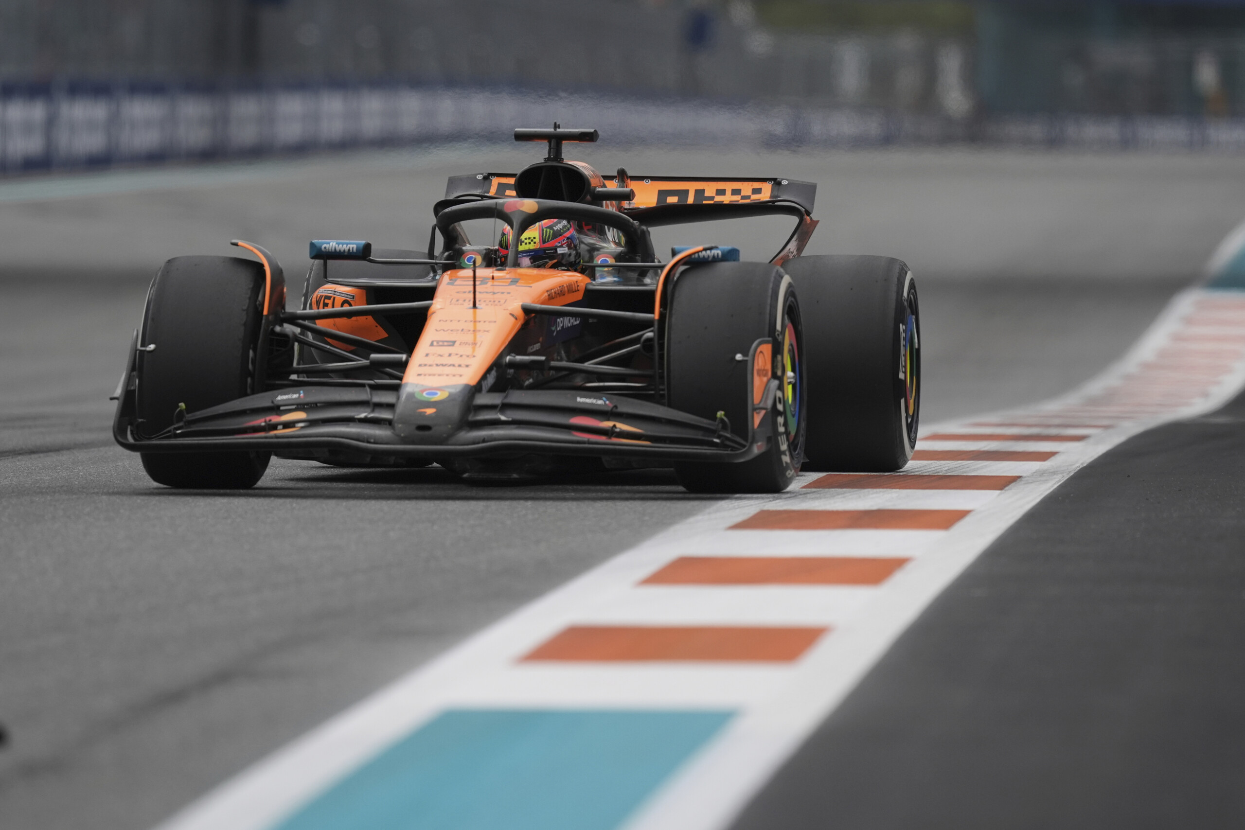 F1, Miami GP: Piastri wins ahead of Norris and Russell. Leclerc finishes 7th