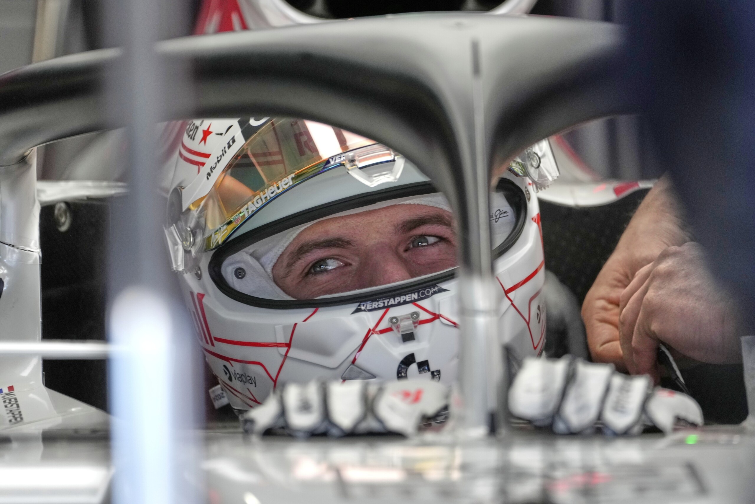 F1: Verstappen on pole in Japan, Leclerc fourth