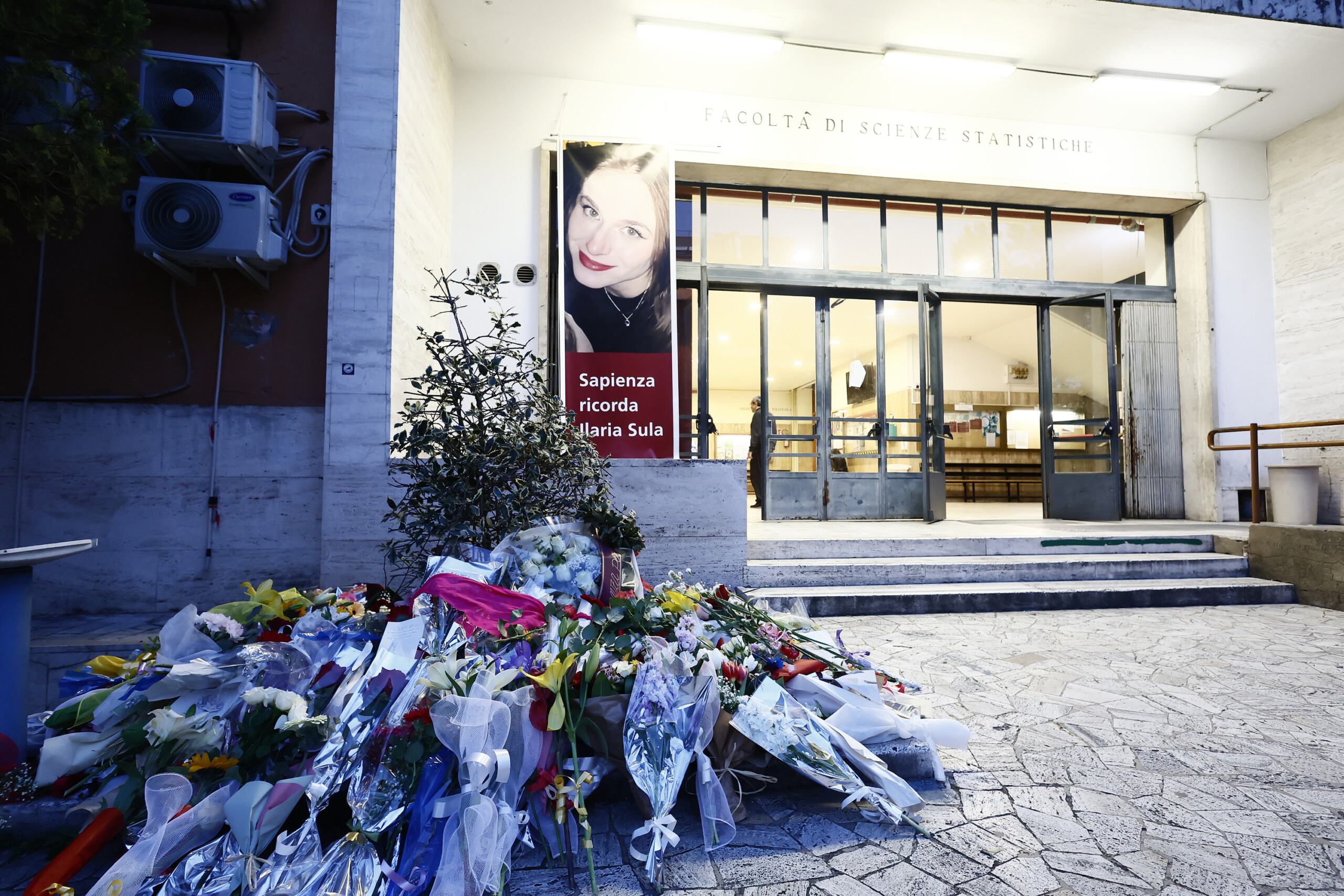 Femicide in Rome, Autopsy: "Ilaria Sula Killed with 3 Stab Wounds to the Neck"