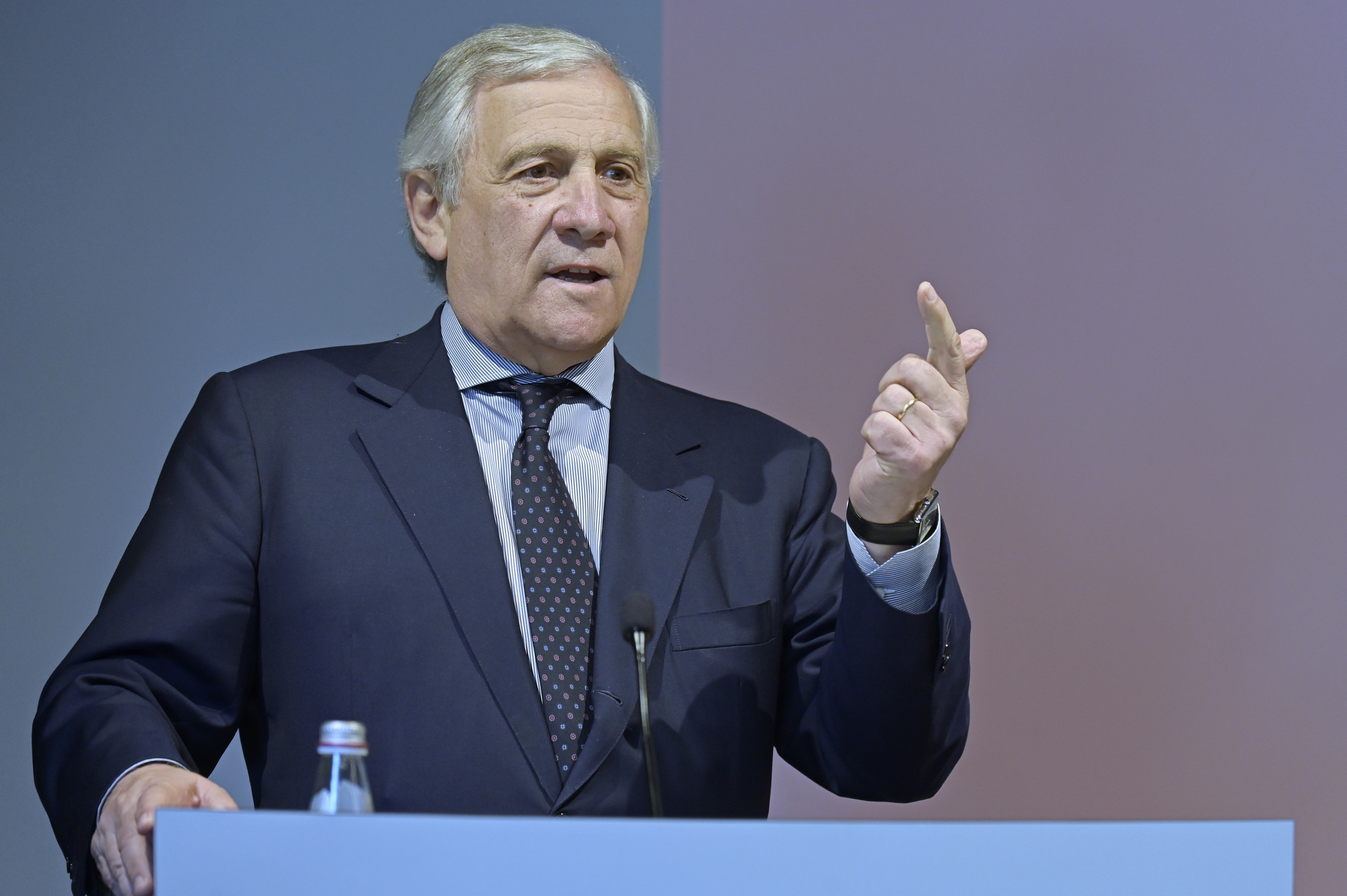 FI, Tajani: "No scandal if Fedez talks to us about suburban hardship, no fear of confrontation"