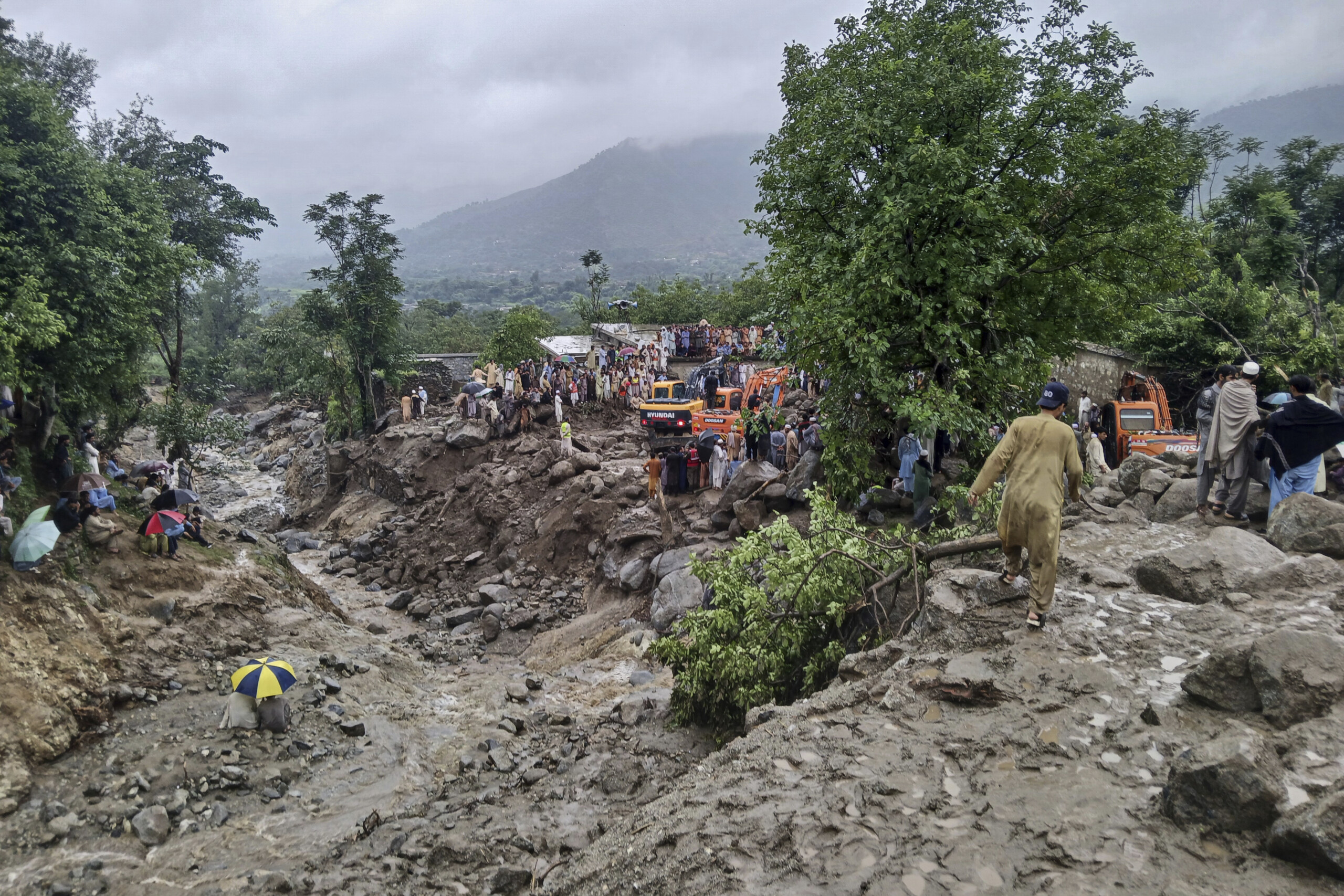 Floods: over 200 dead in India and Pakistan