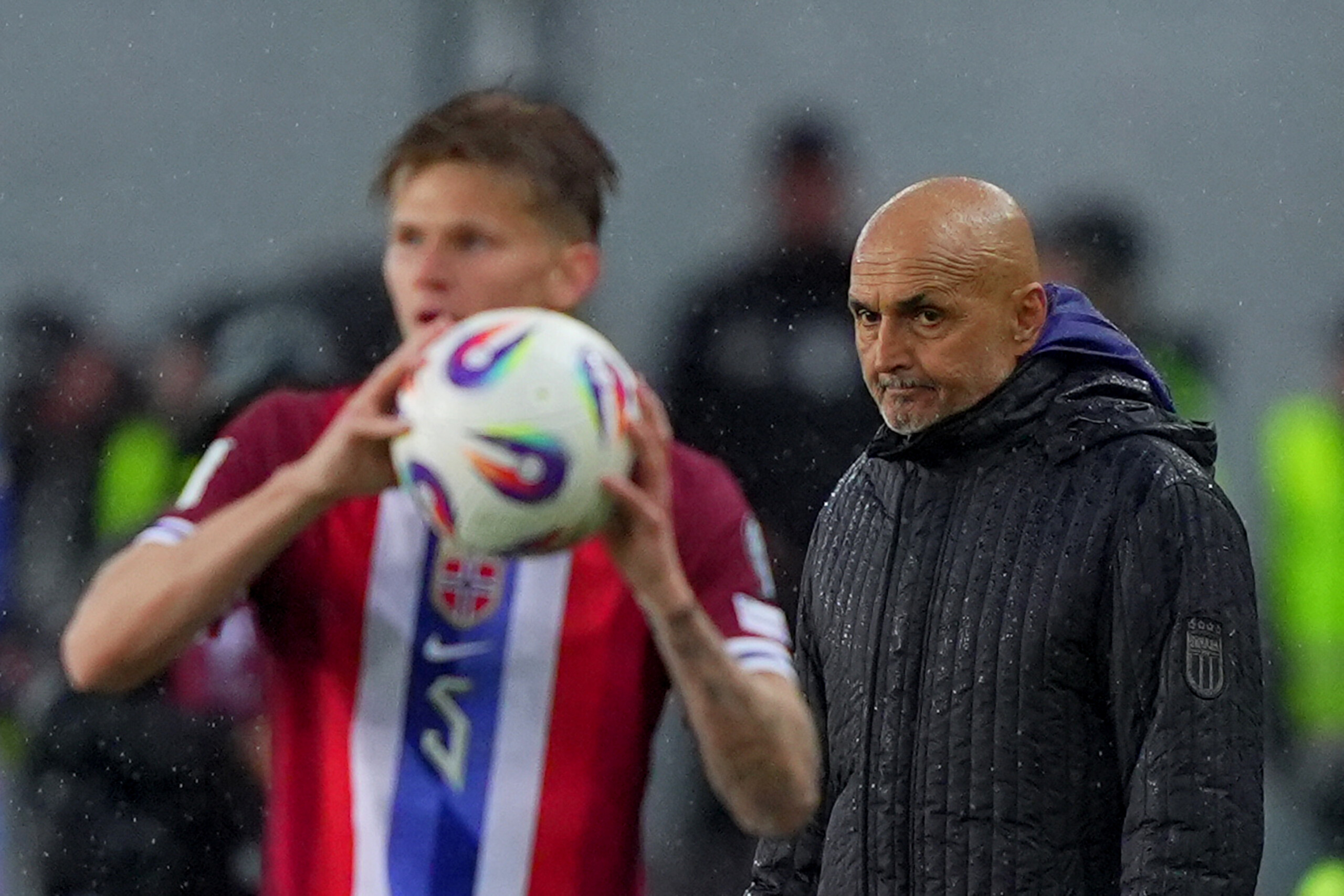 Football: 800,000 spectators abandon second half of Norway-Italy match, average attendance 5.5 million Football: 800,000 spectators abandon second half of Norway-Italy match, average attendance 5.5 million