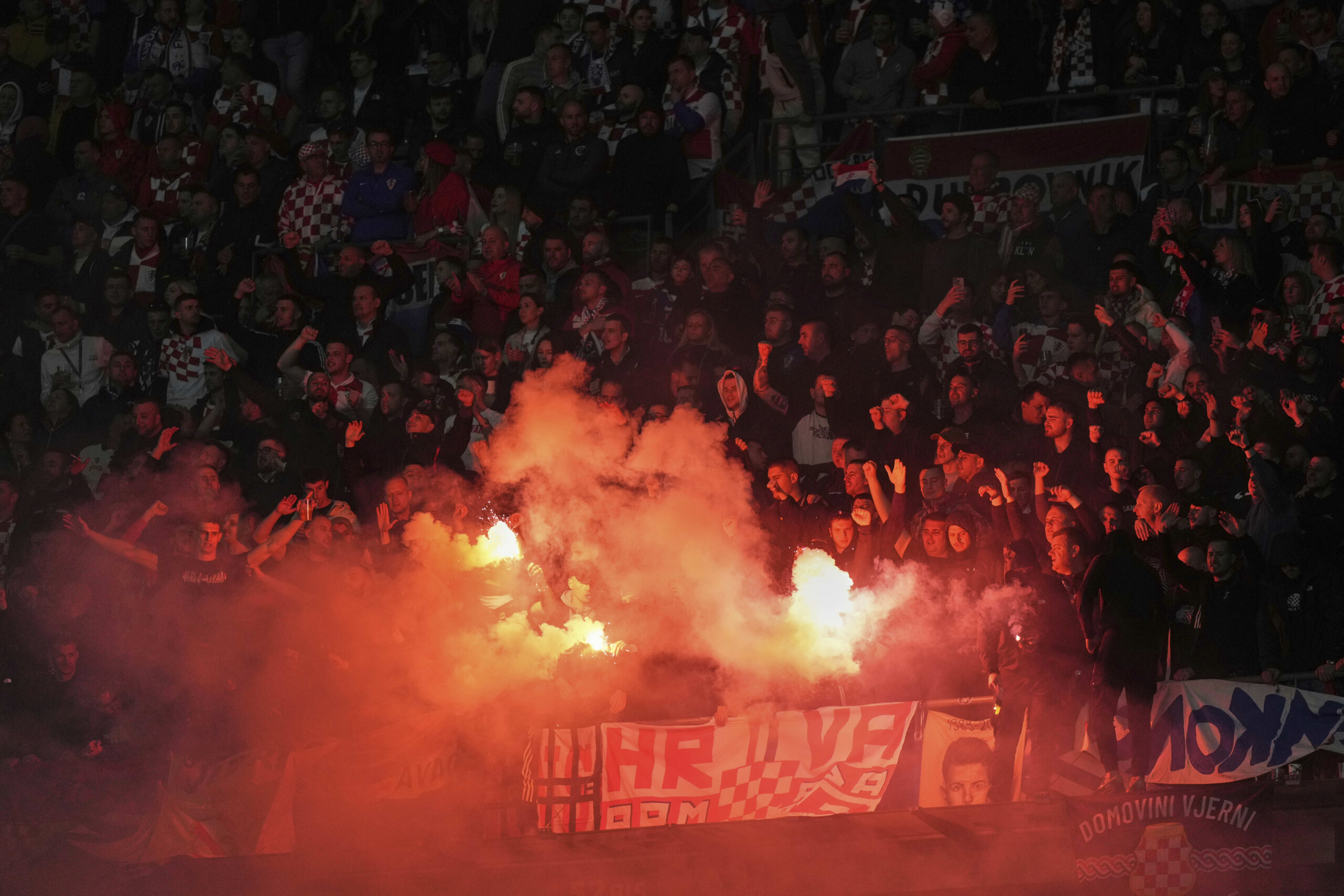 Football: average, 7 arrested for Nazi salutes before France-Croatia