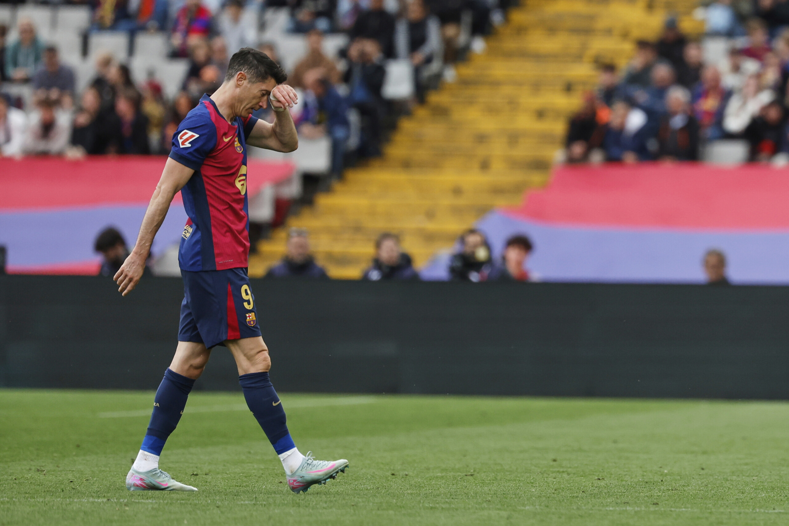 Football: Barcelona on alert after Lewandowski injury