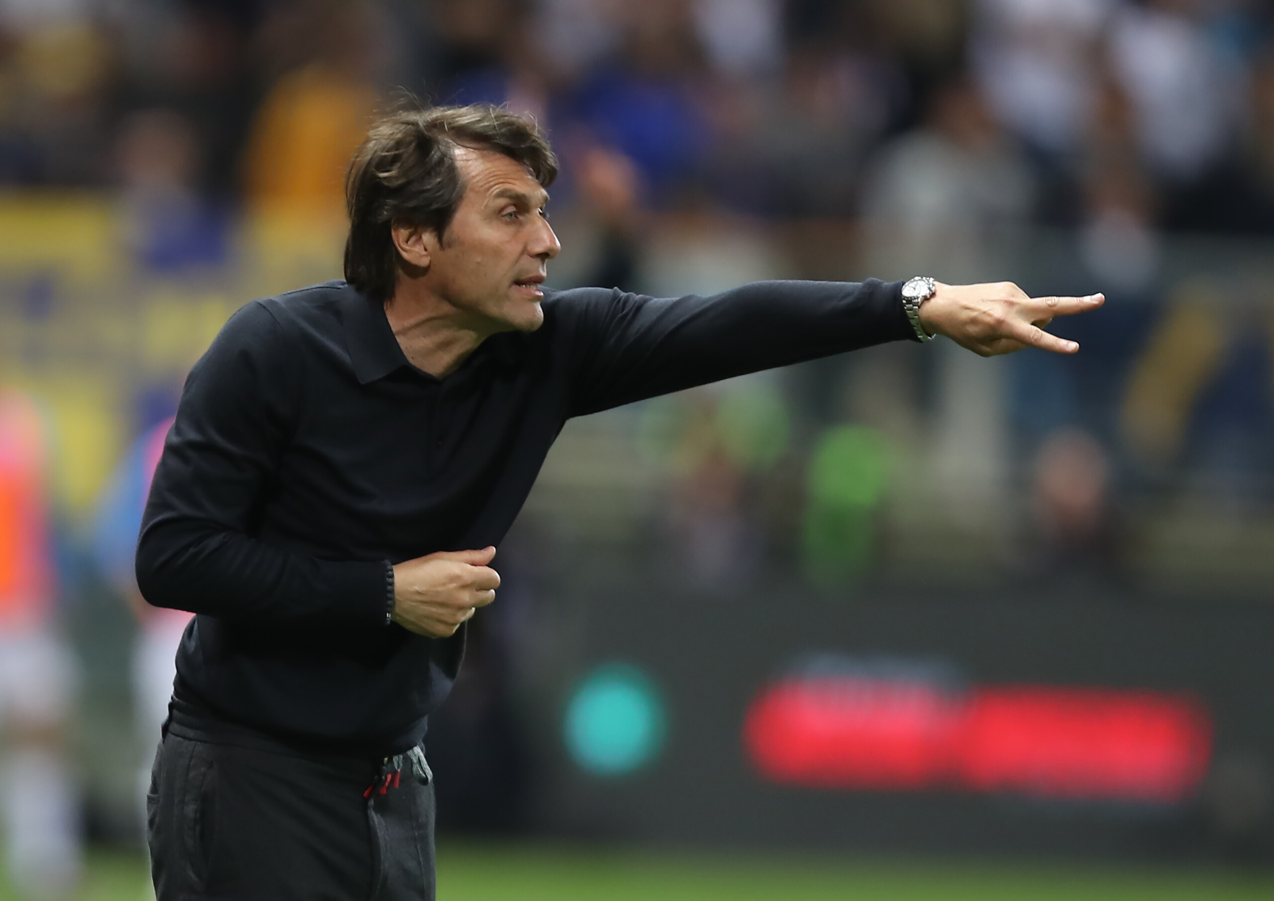 Football, Conte: ‘Disqualification? I'll have two hearts, one on the pitch and one in the stands’